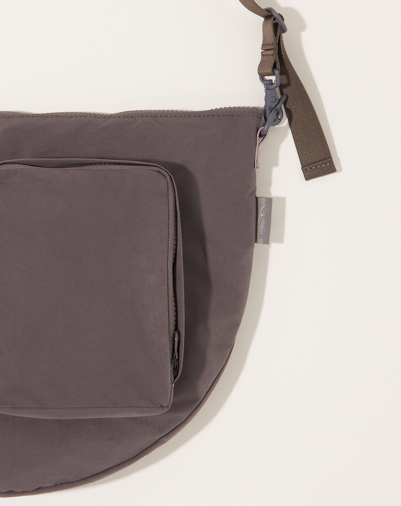 Amiacalva Split Yarn Bodybag in Grey