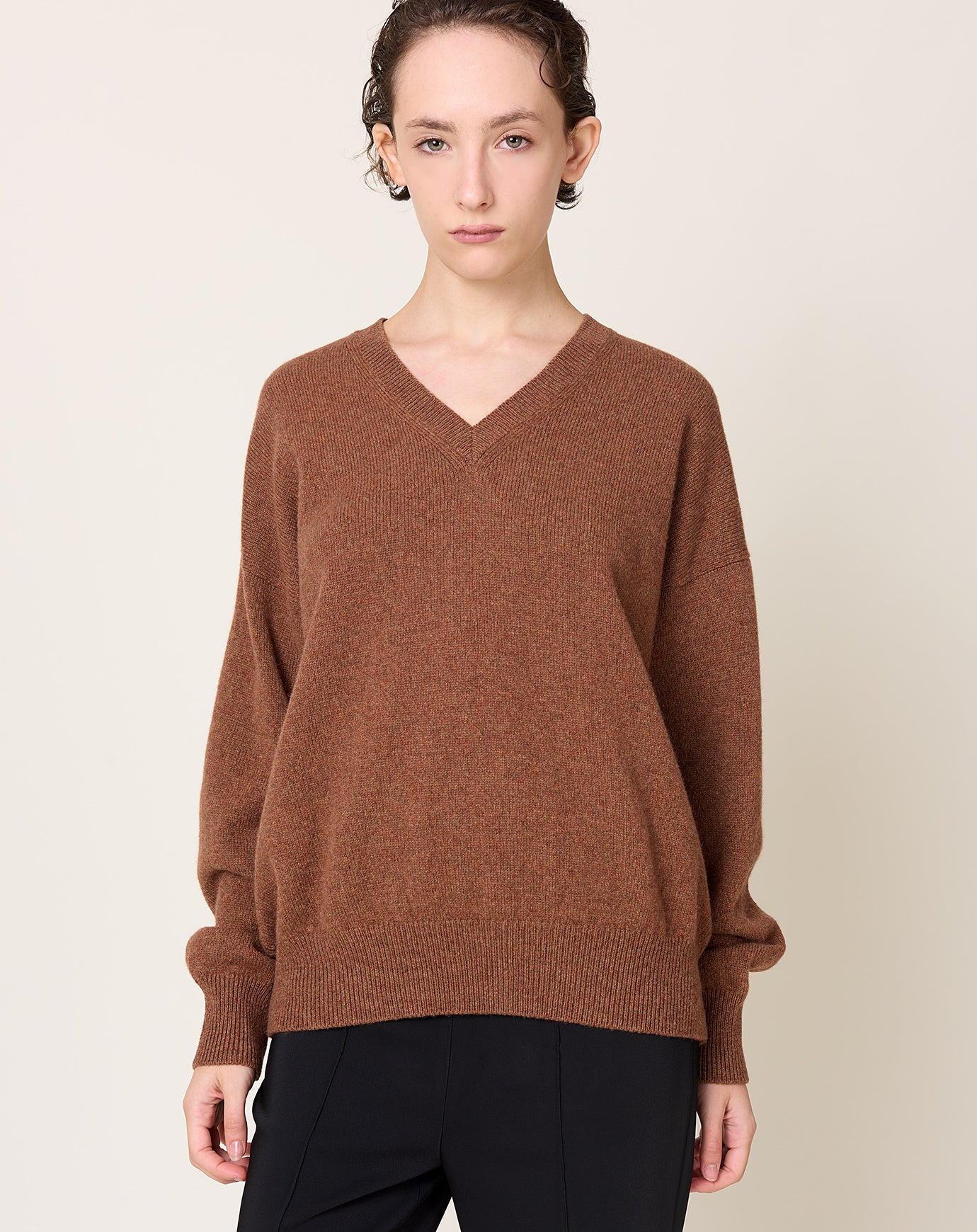 &Daughter Innes Slouch V-Neck in Hazelnut