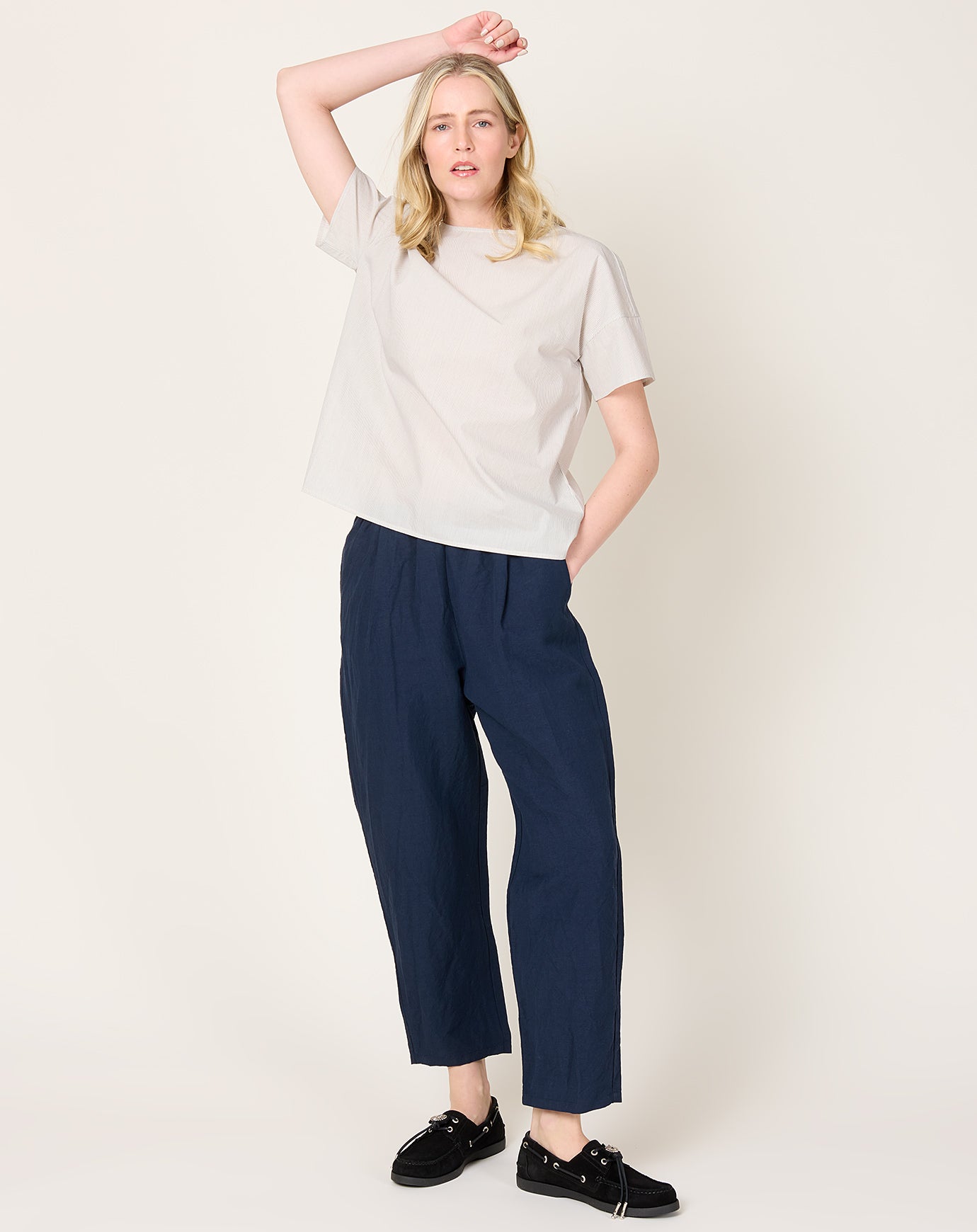 apuntob Soft Linen Tapered Trouser in Abyss