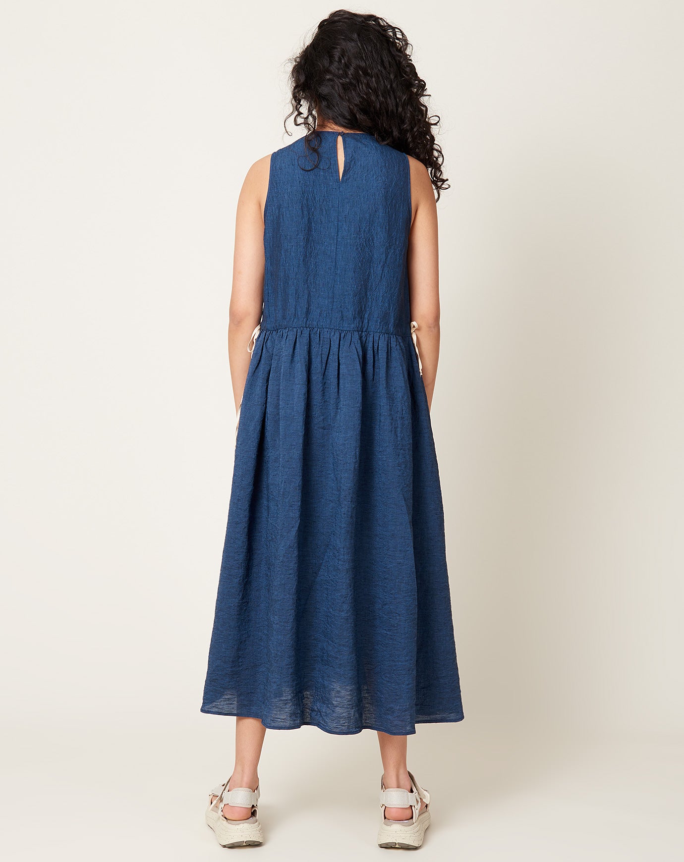 apuntob Sleeveless Drawstring Dress in Denim Chambray Linen