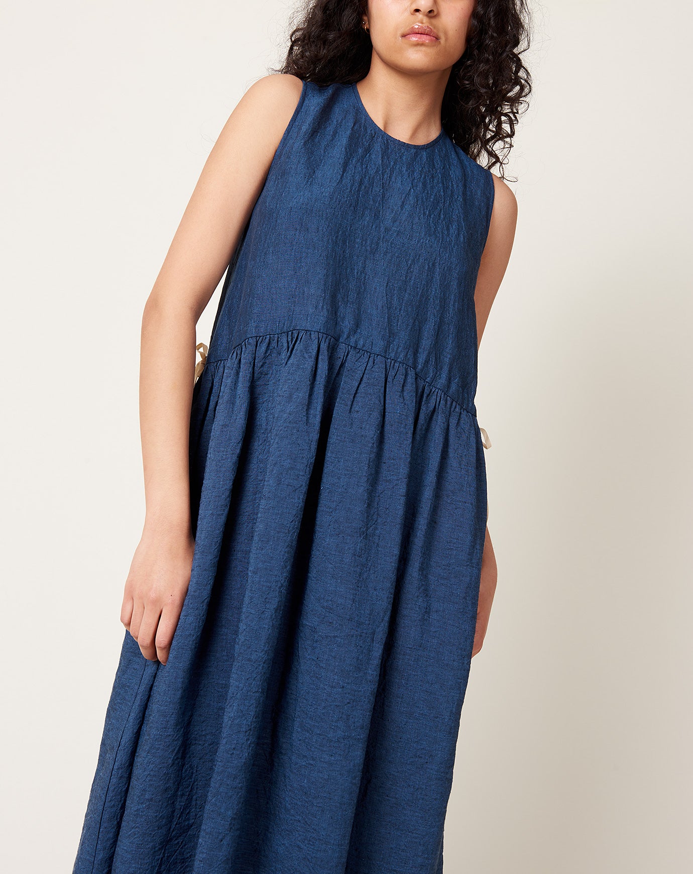 apuntob Sleeveless Drawstring Dress in Denim Chambray Linen