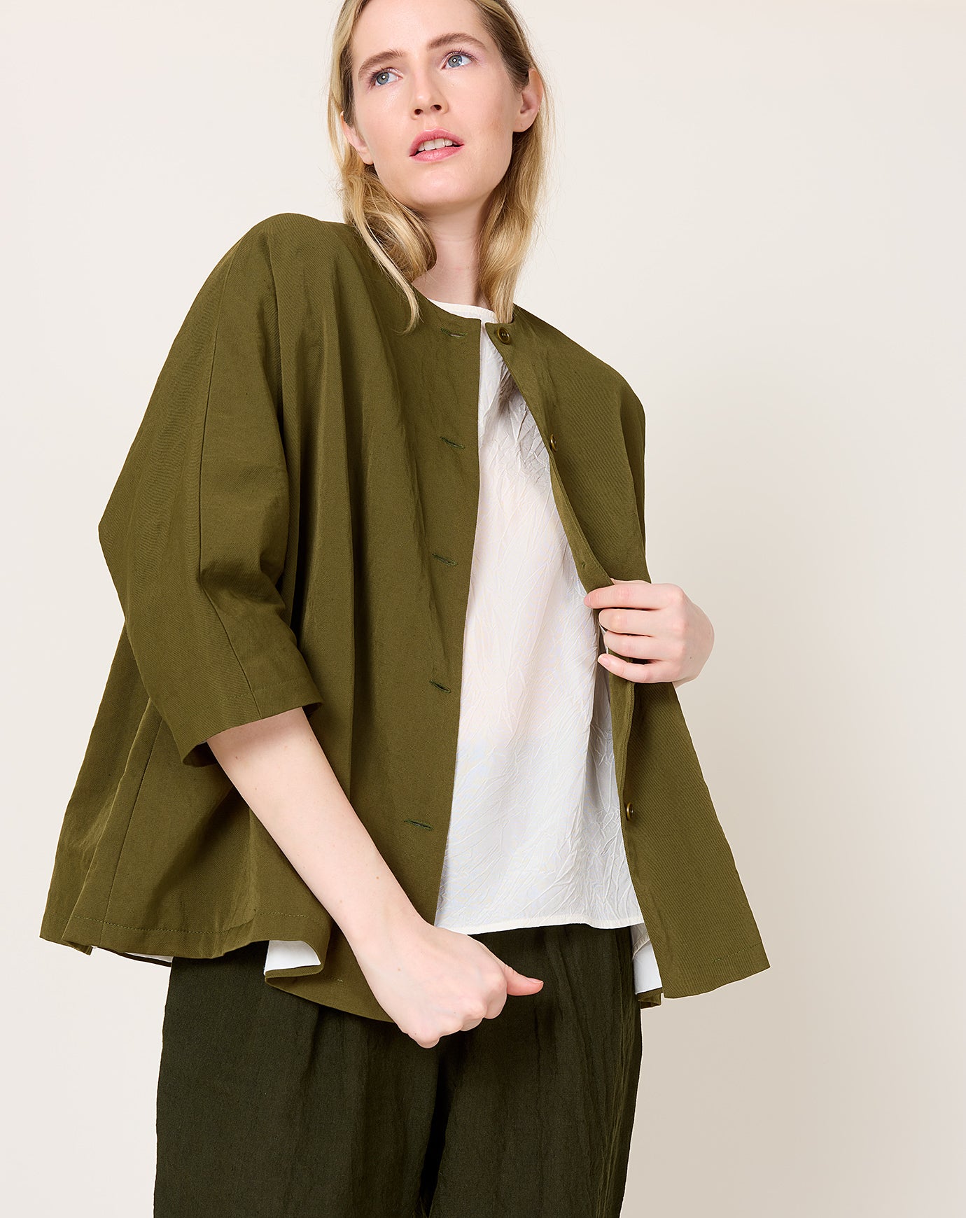 apuntob Collarless Technical Linen Jacket in Military Green