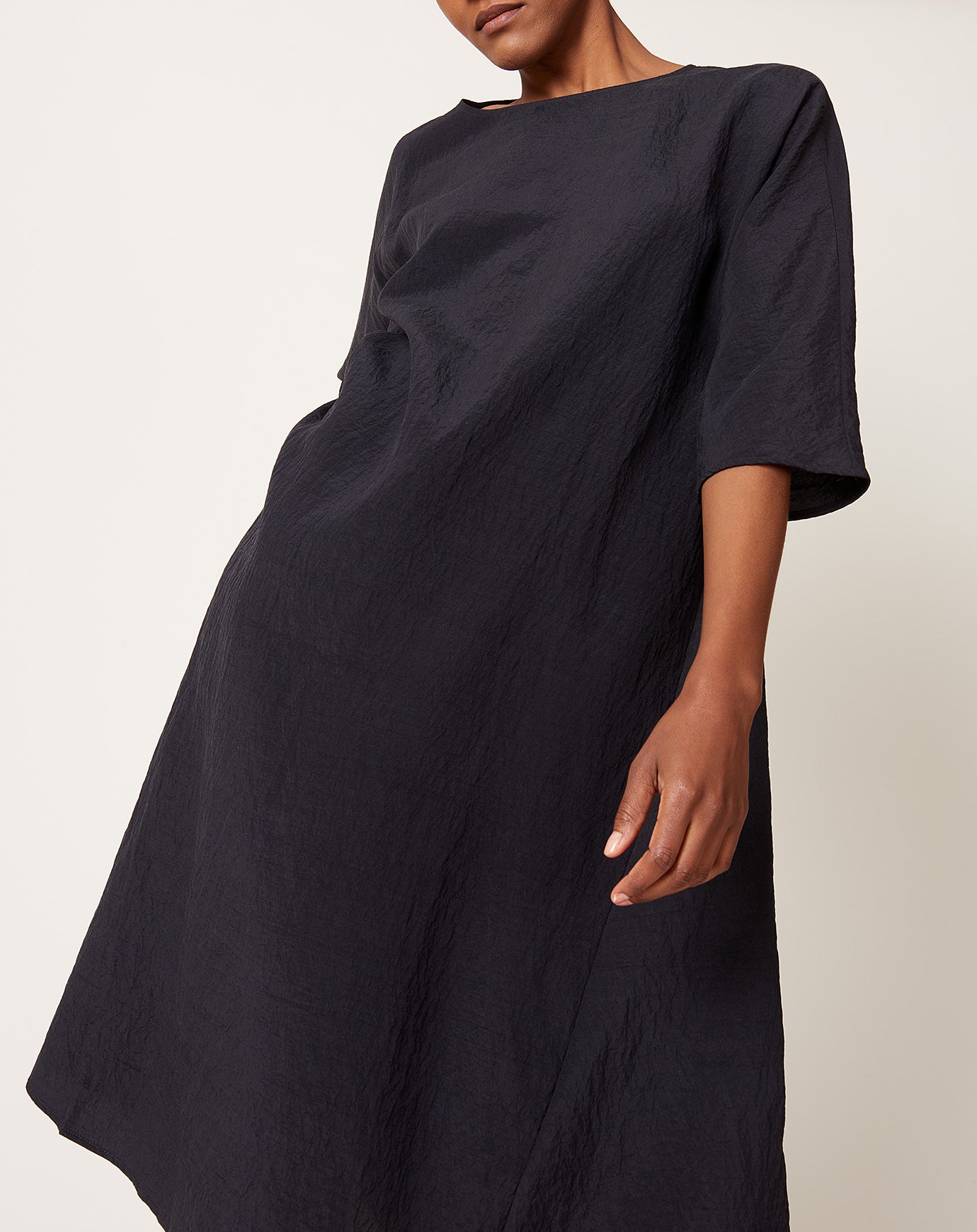 apuntob Technical Silk Dress in Black