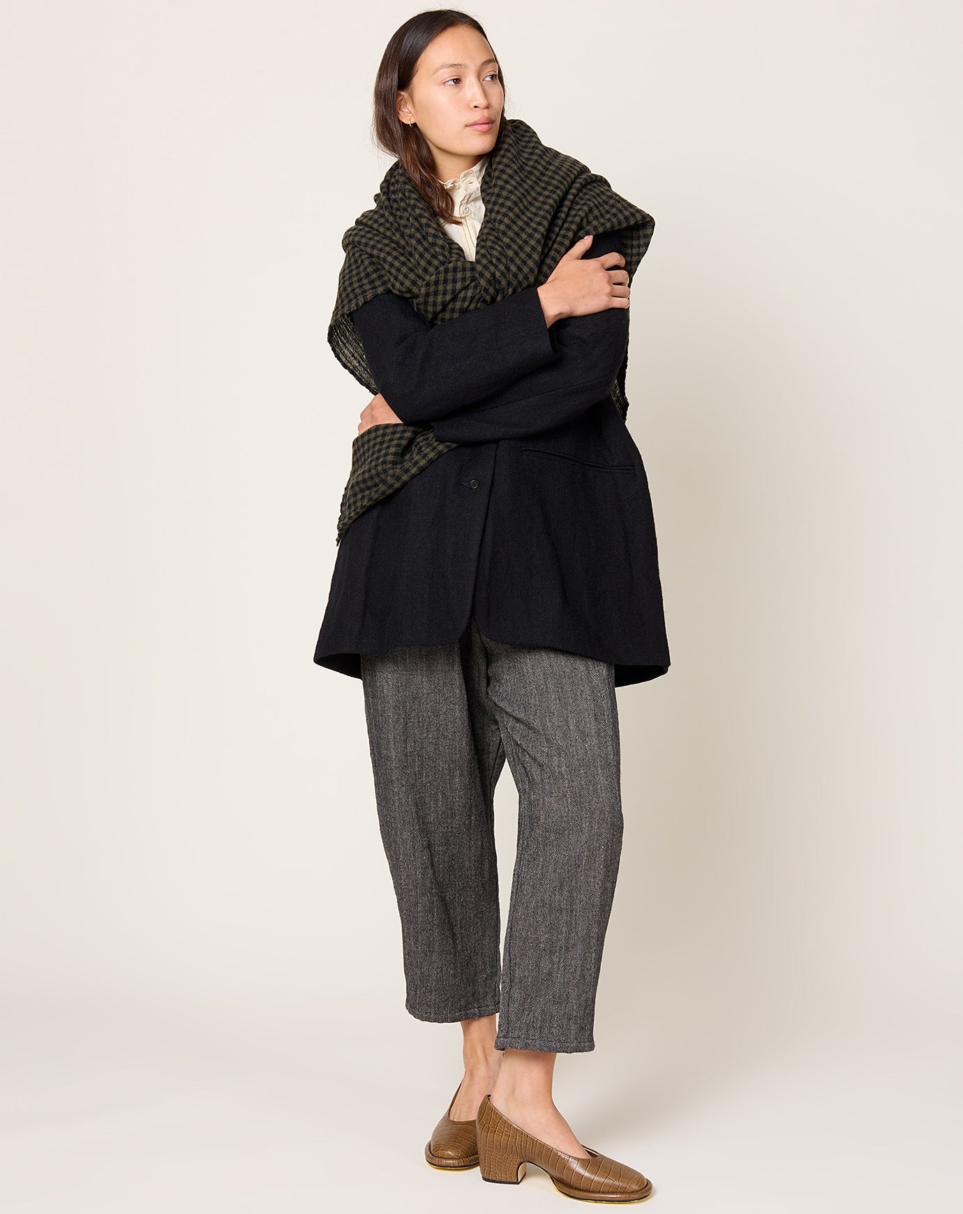 apuntob Big Square Cashmere Stole in Military Black