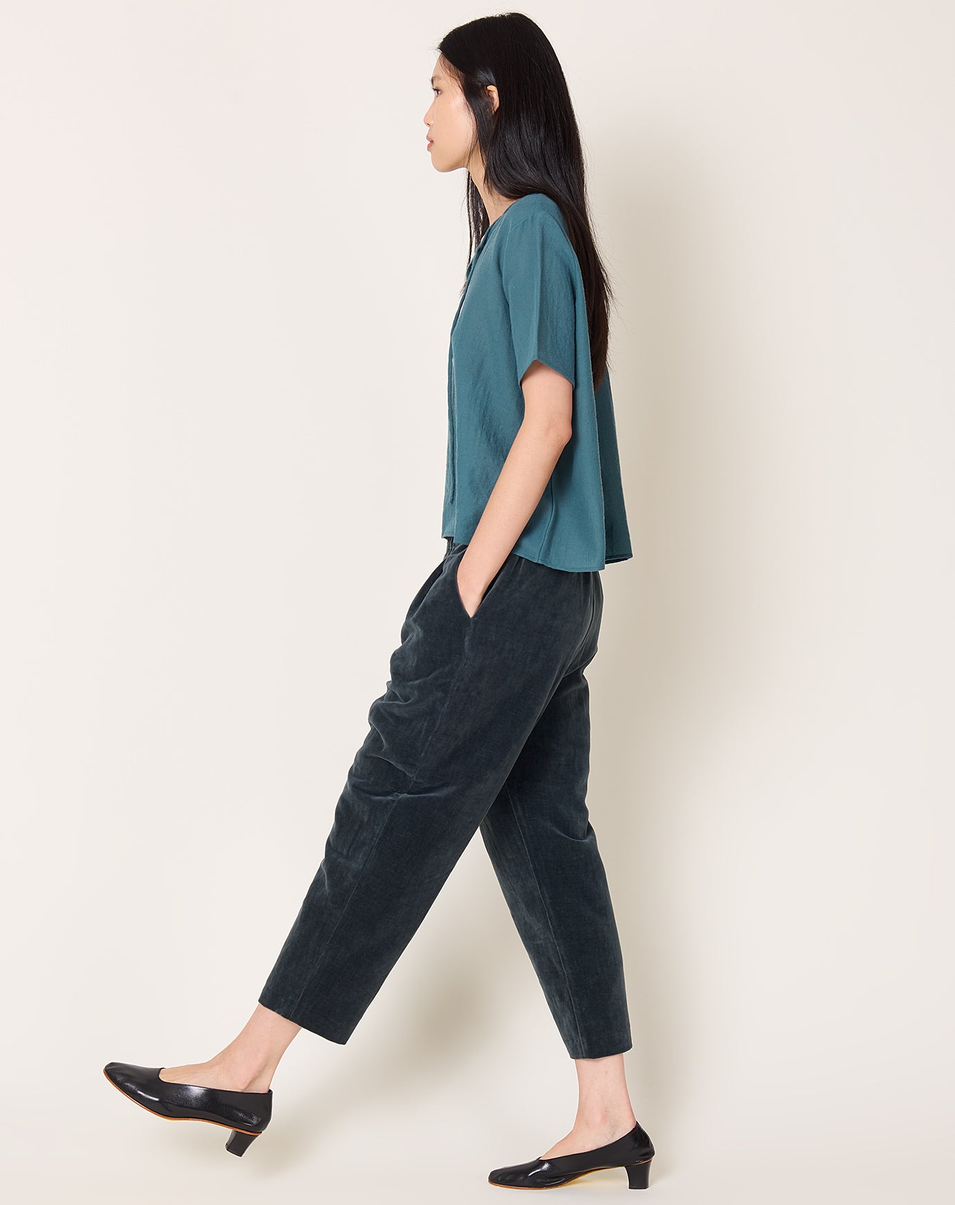 apuntob Velvet Pleat Front Trouser in Dark Teal