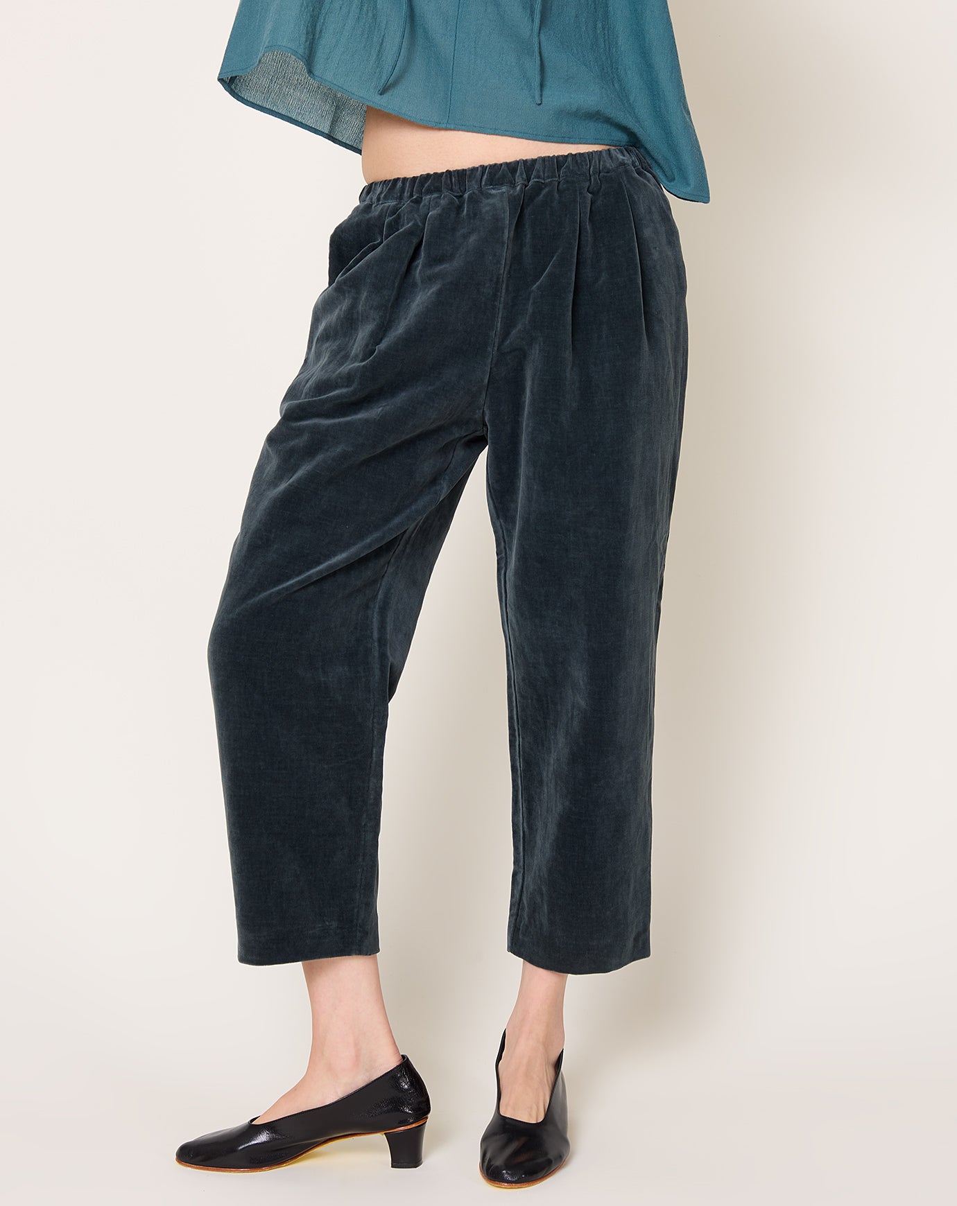 apuntob Velvet Pleat Front Trouser in Dark Teal