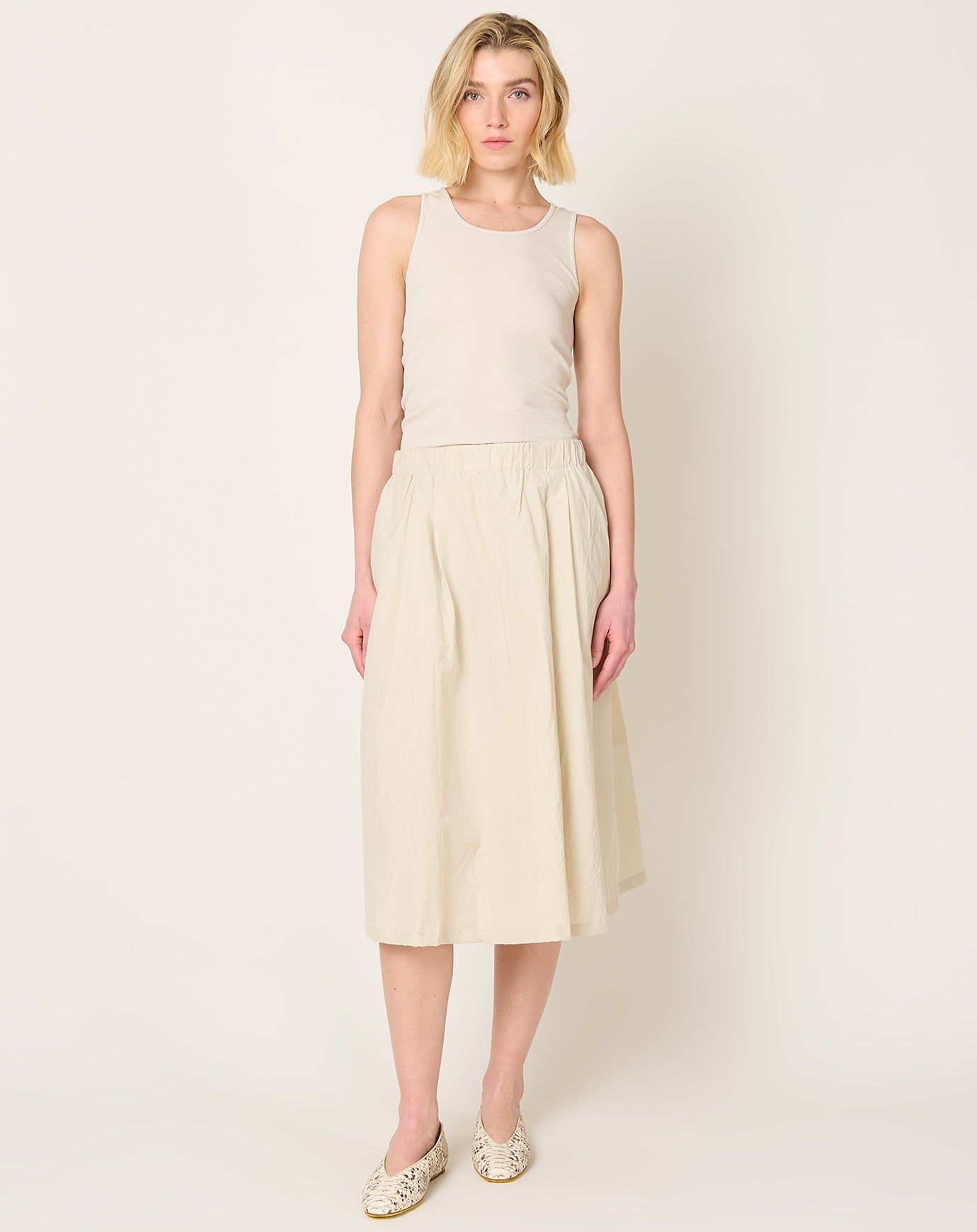 apuntob Pleated Tech Poplin Skirt in Cappuccino