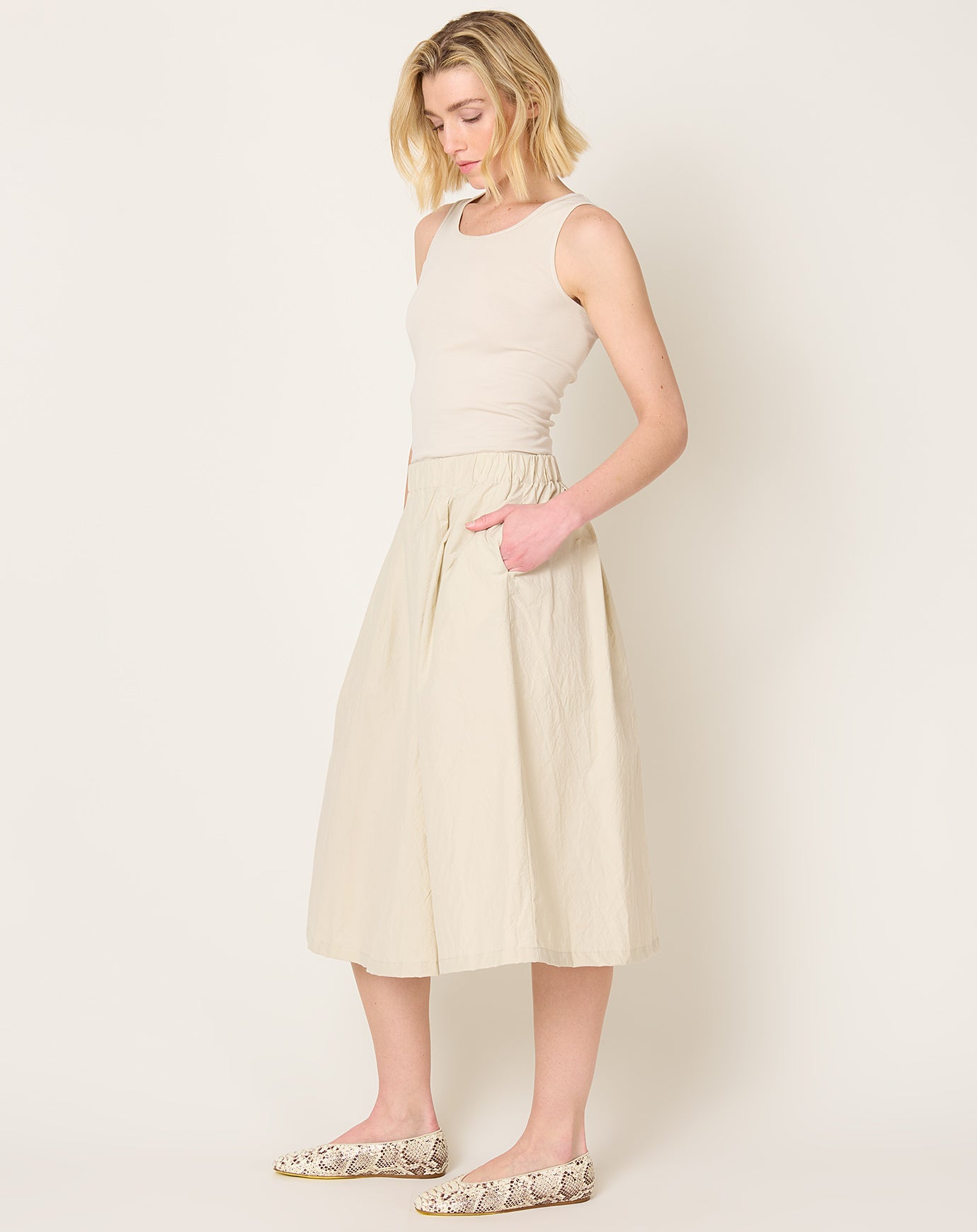 apuntob Pleated Tech Poplin Skirt in Cappuccino