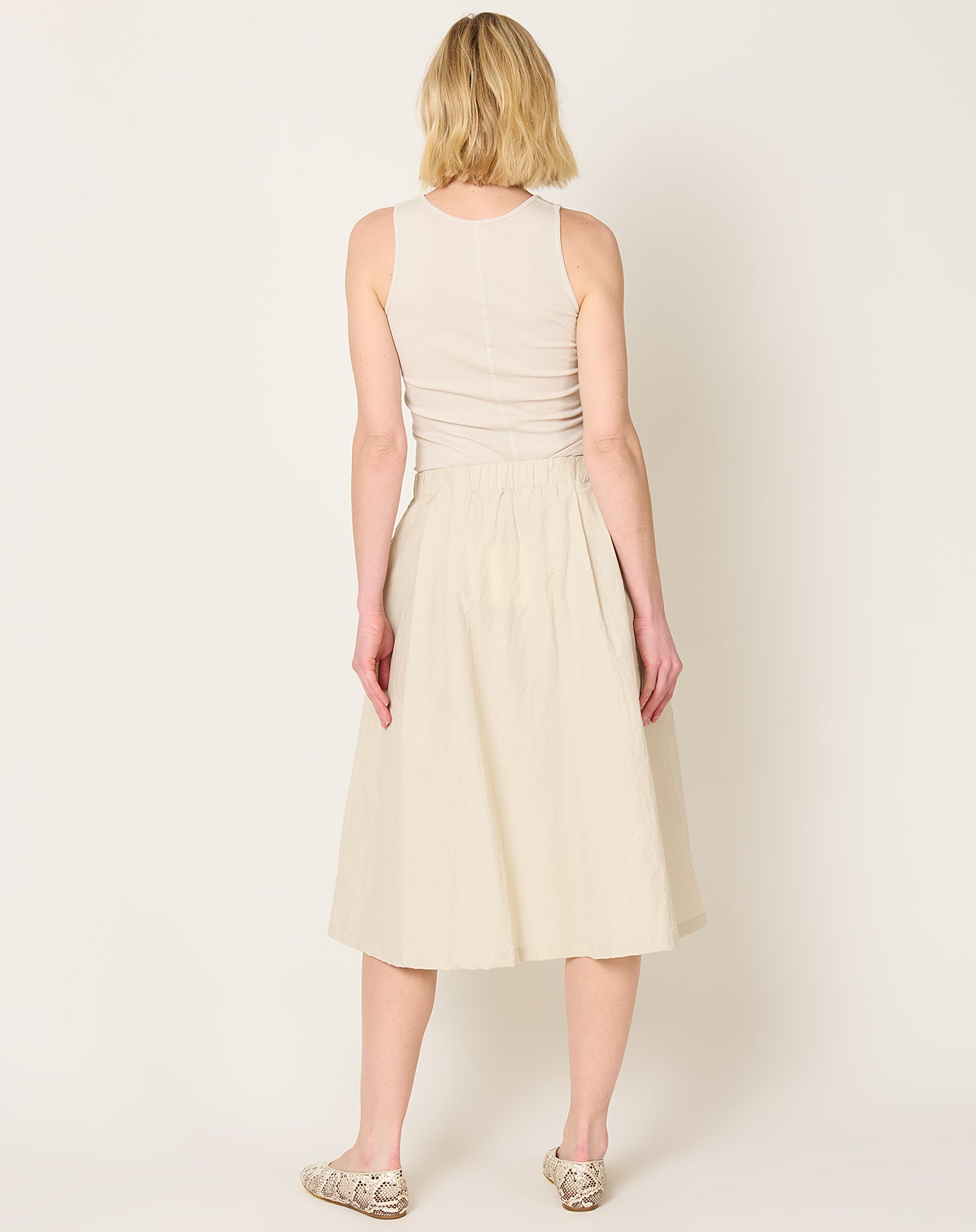 apuntob Pleated Tech Poplin Skirt in Cappuccino