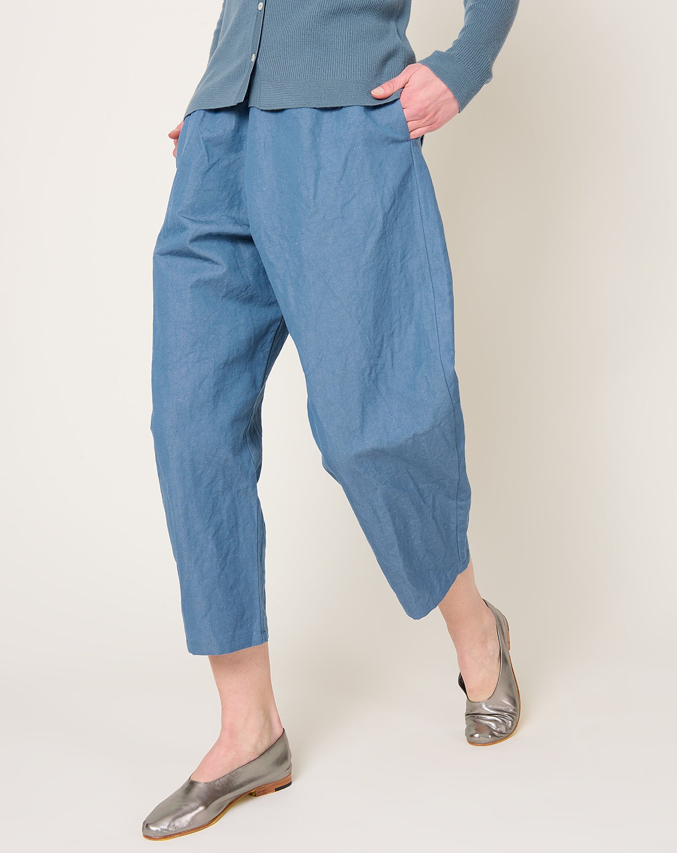 apuntob Cotton Linen Curved Leg Trouser in Sugar Blue