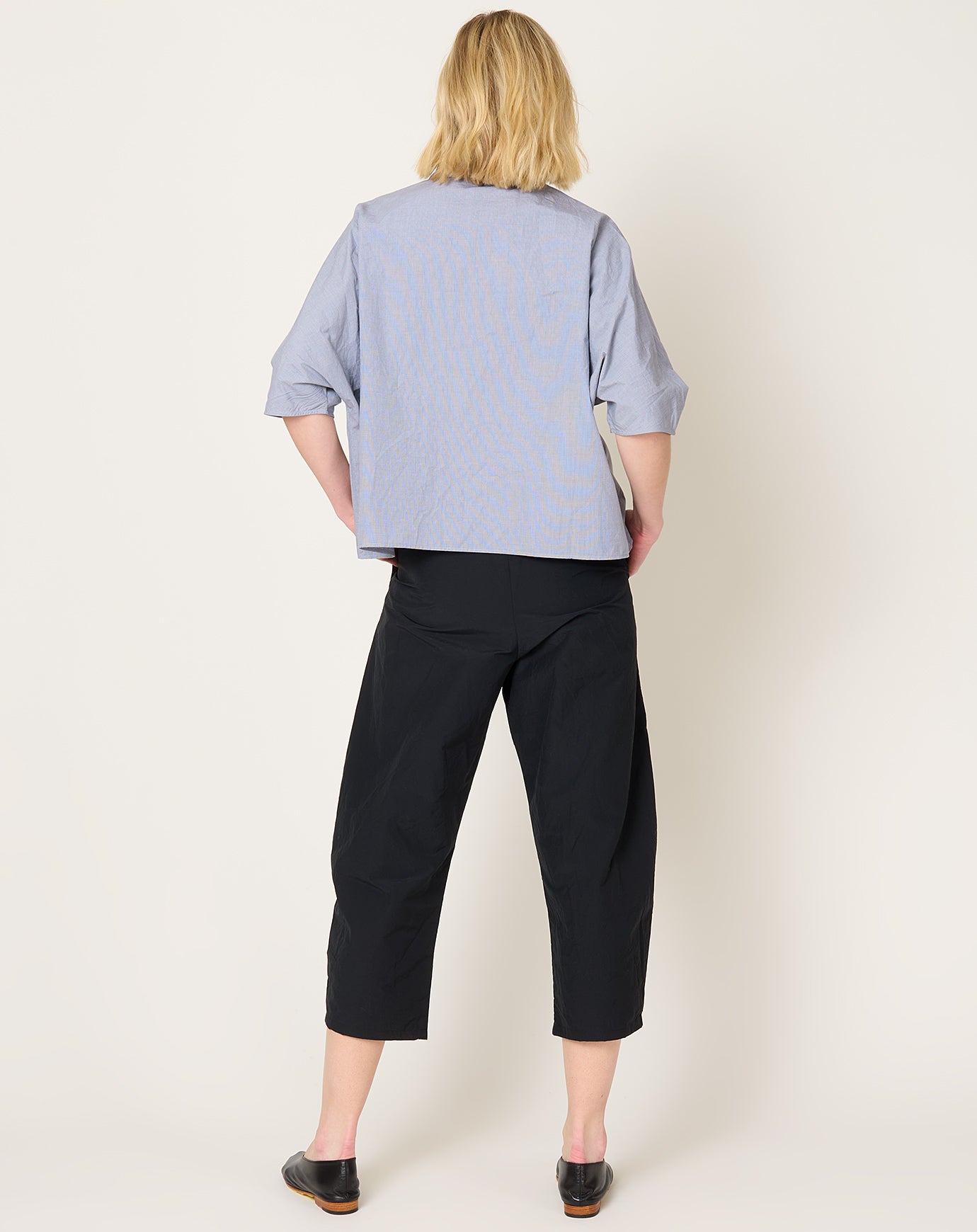 apuntob Tech Poplin Curved Leg Trouser in Black