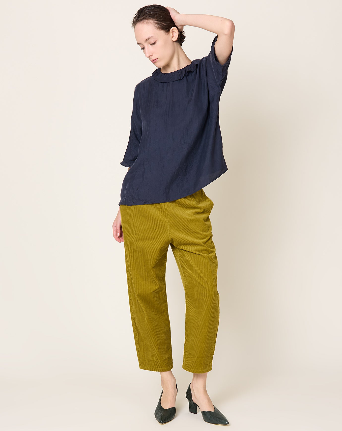 apuntob Tapered Corduroy Trouser in Olive