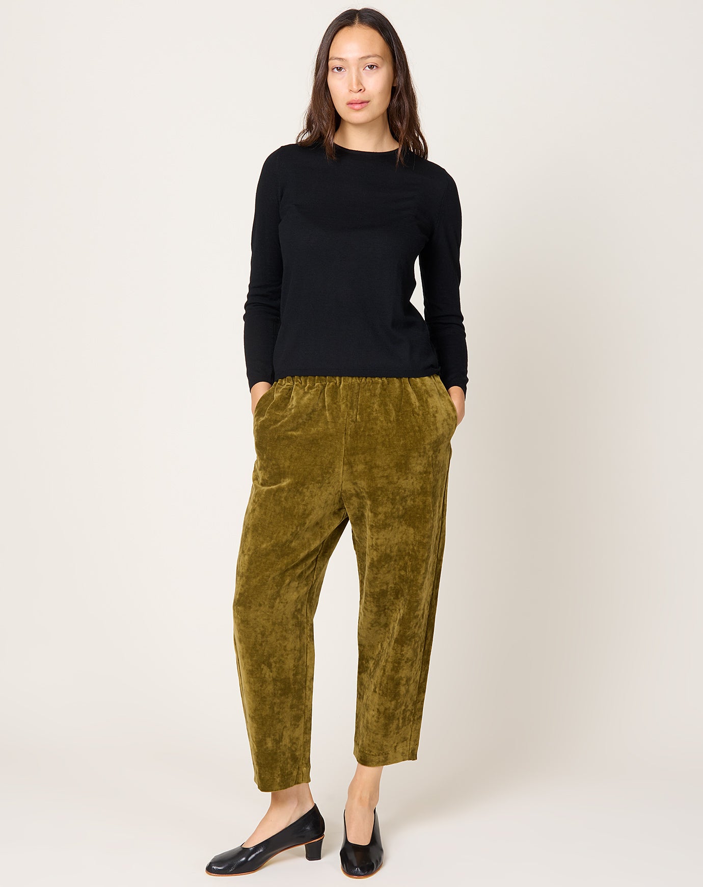 apuntob Tapered Velvet Trouser in Forest