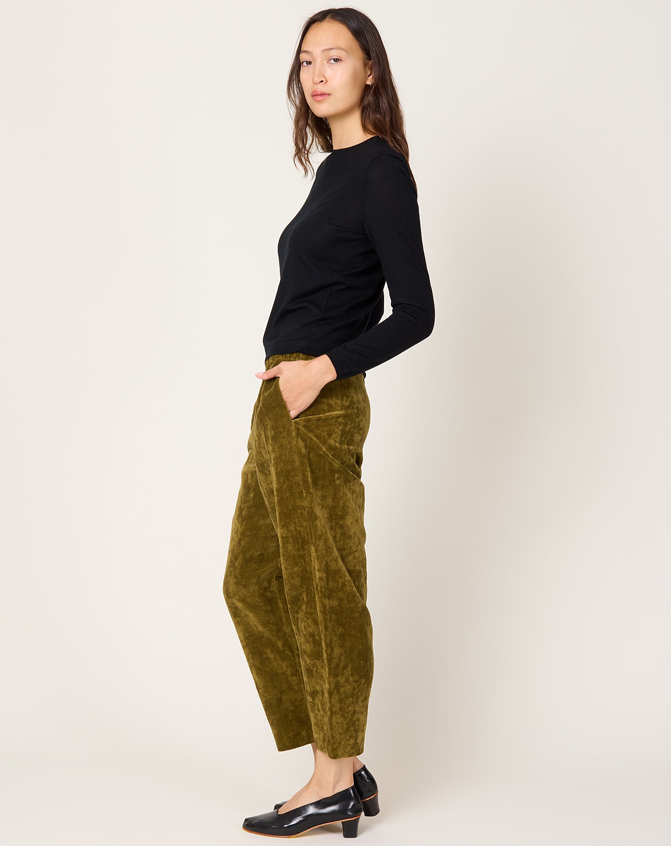 apuntob Tapered Velvet Trouser in Forest