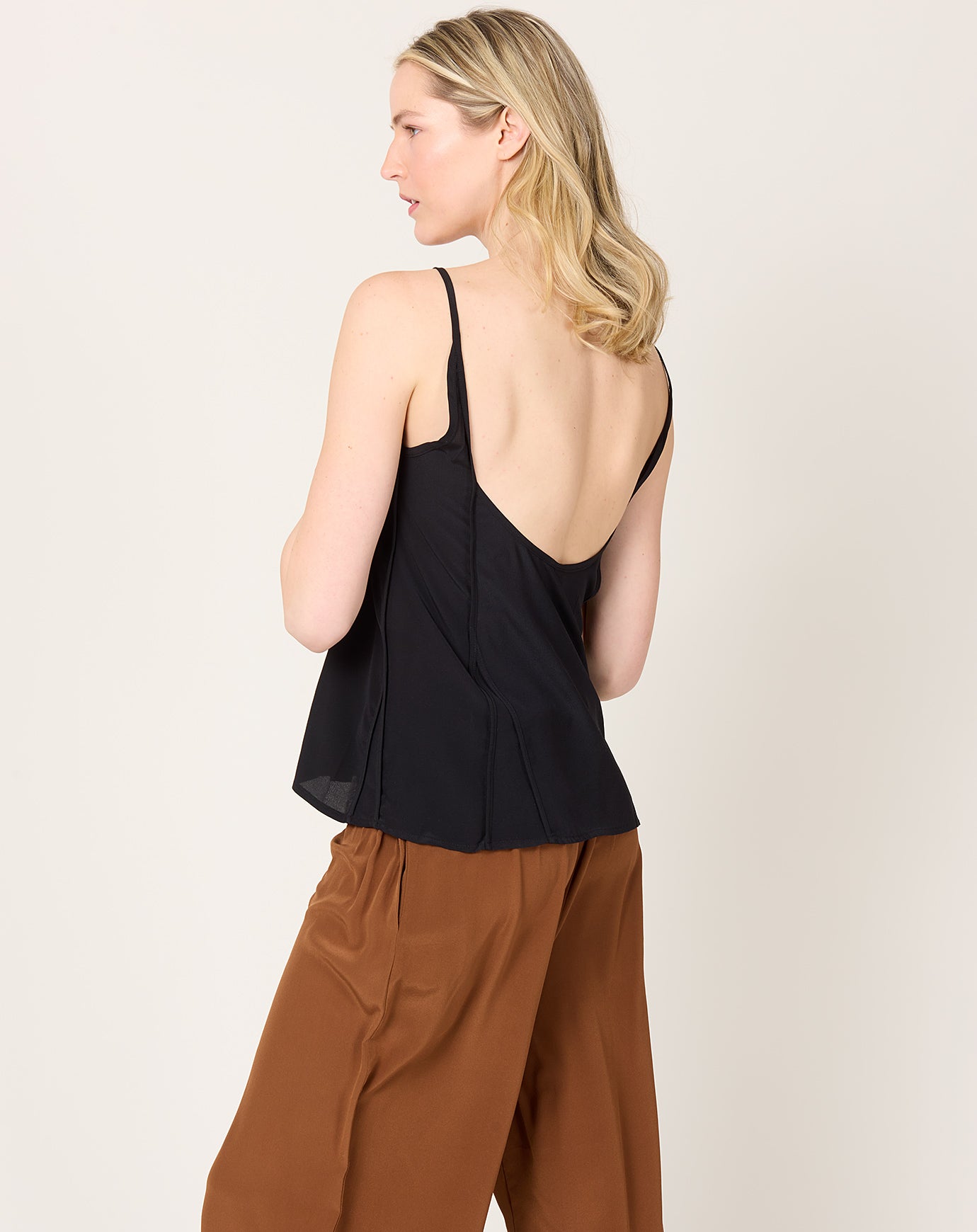 Baserange Ade Top in Black