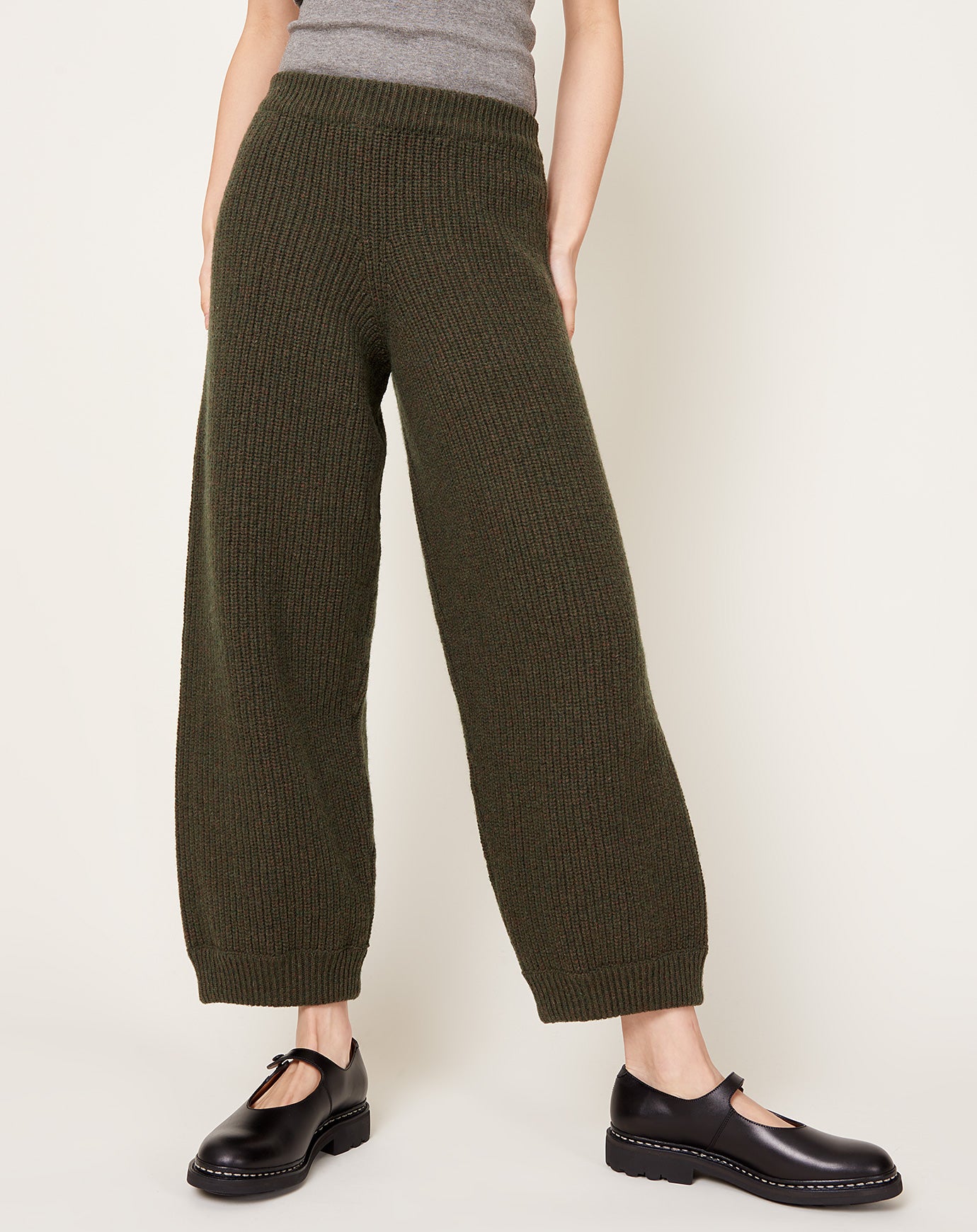 Baserange Mea Pants in Foret