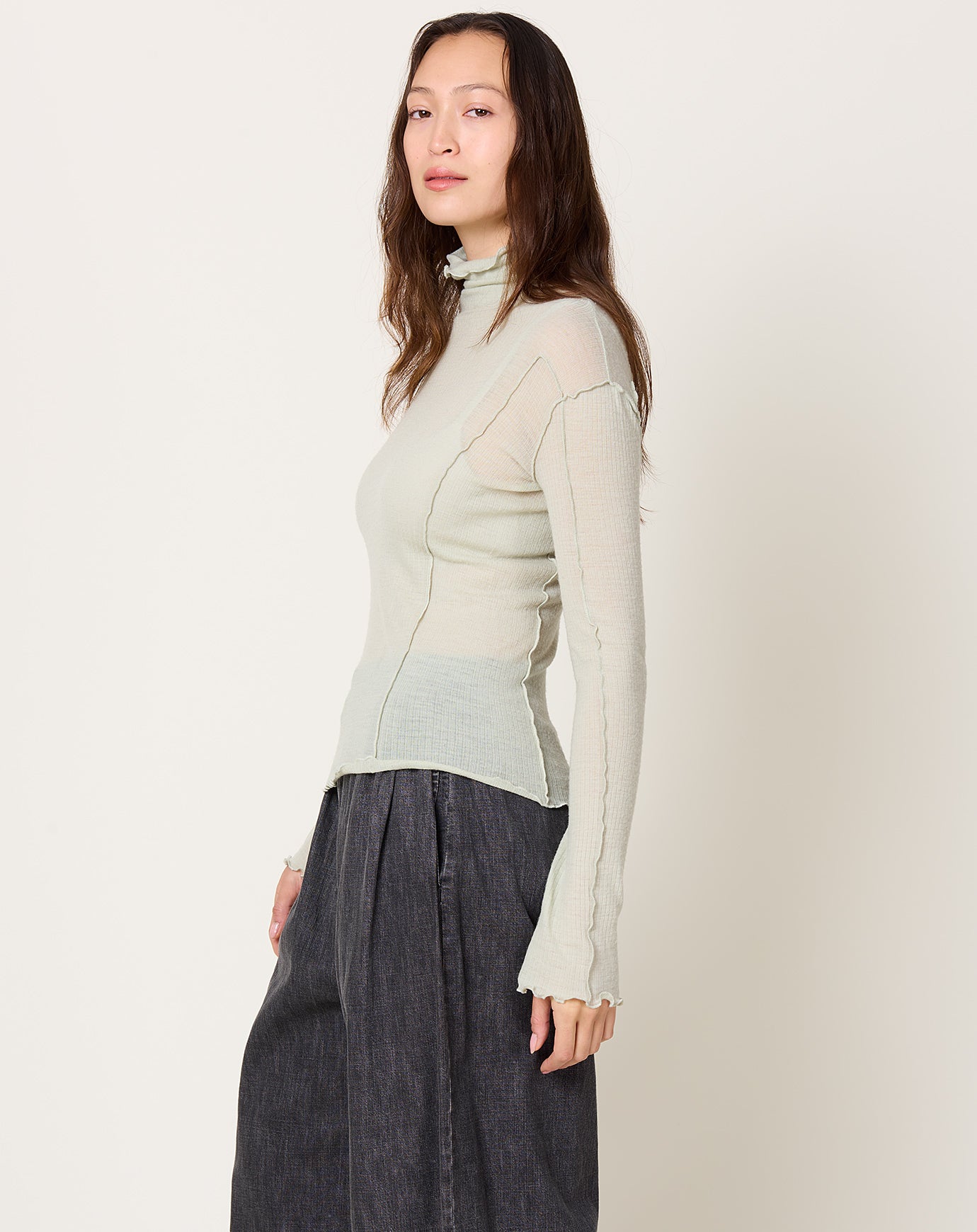 Baserange Omato Turtleneck in Brun Green