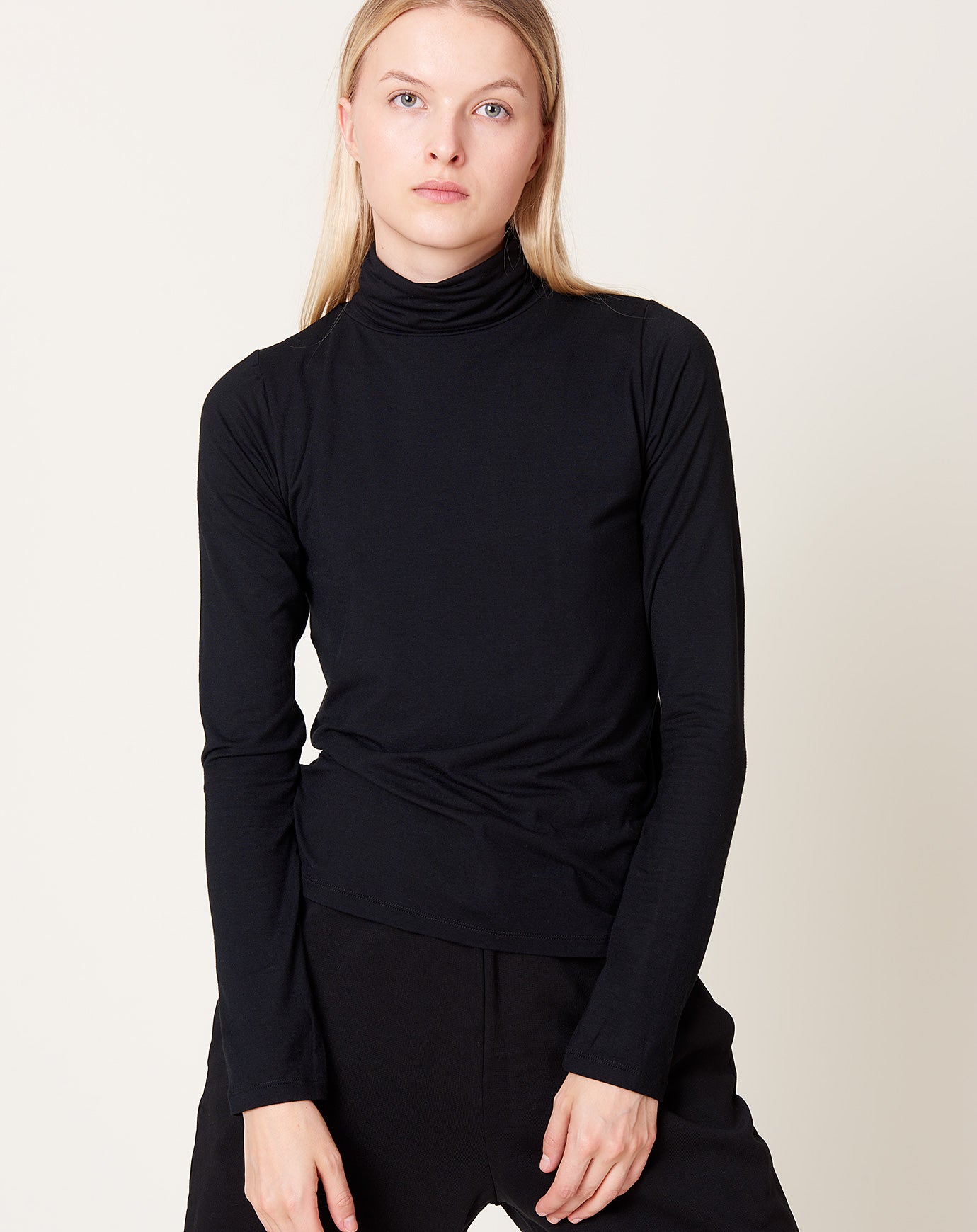 Baserange Turtle Neck in Black