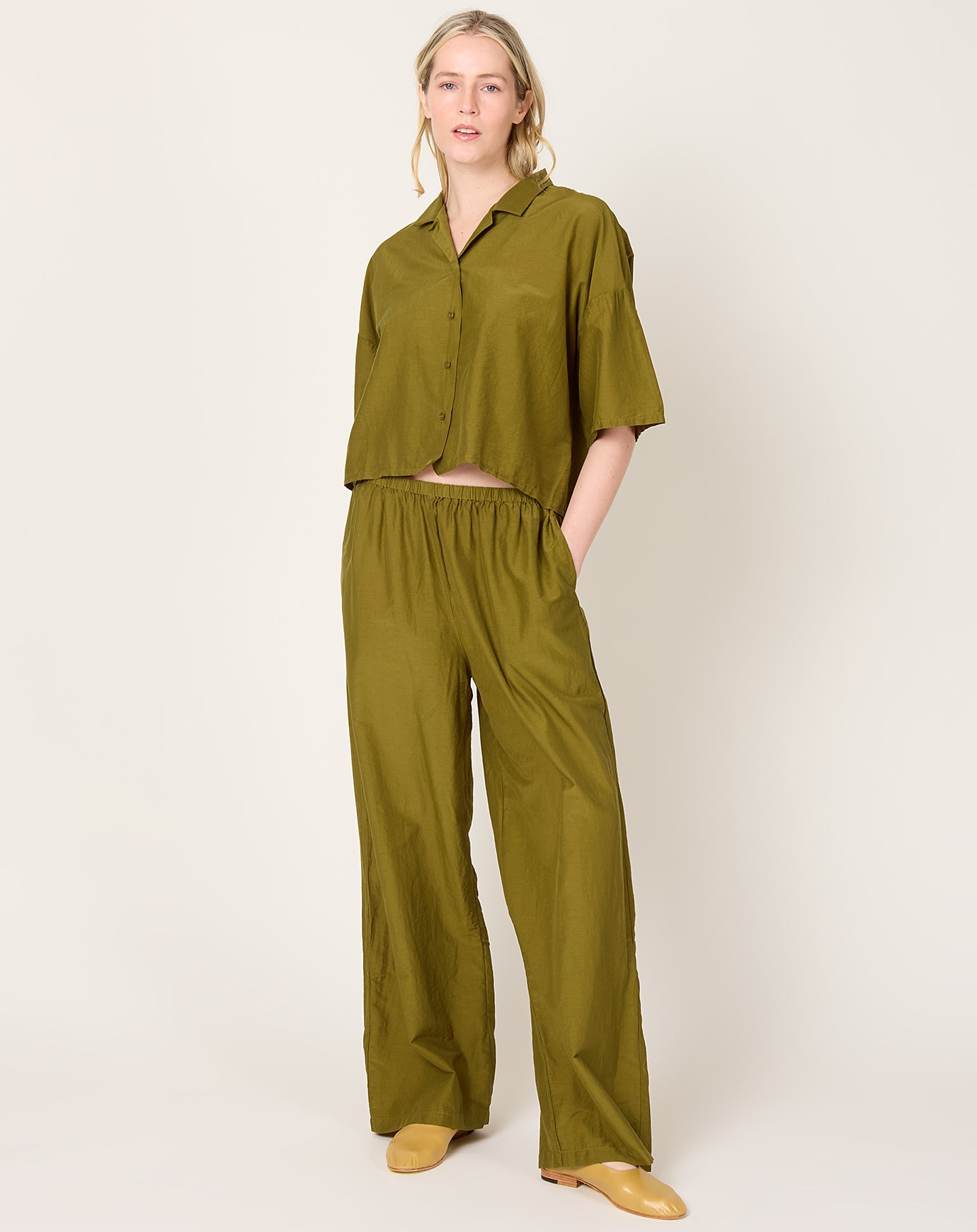 Black Crane Cropped Shirt in Dark Olive