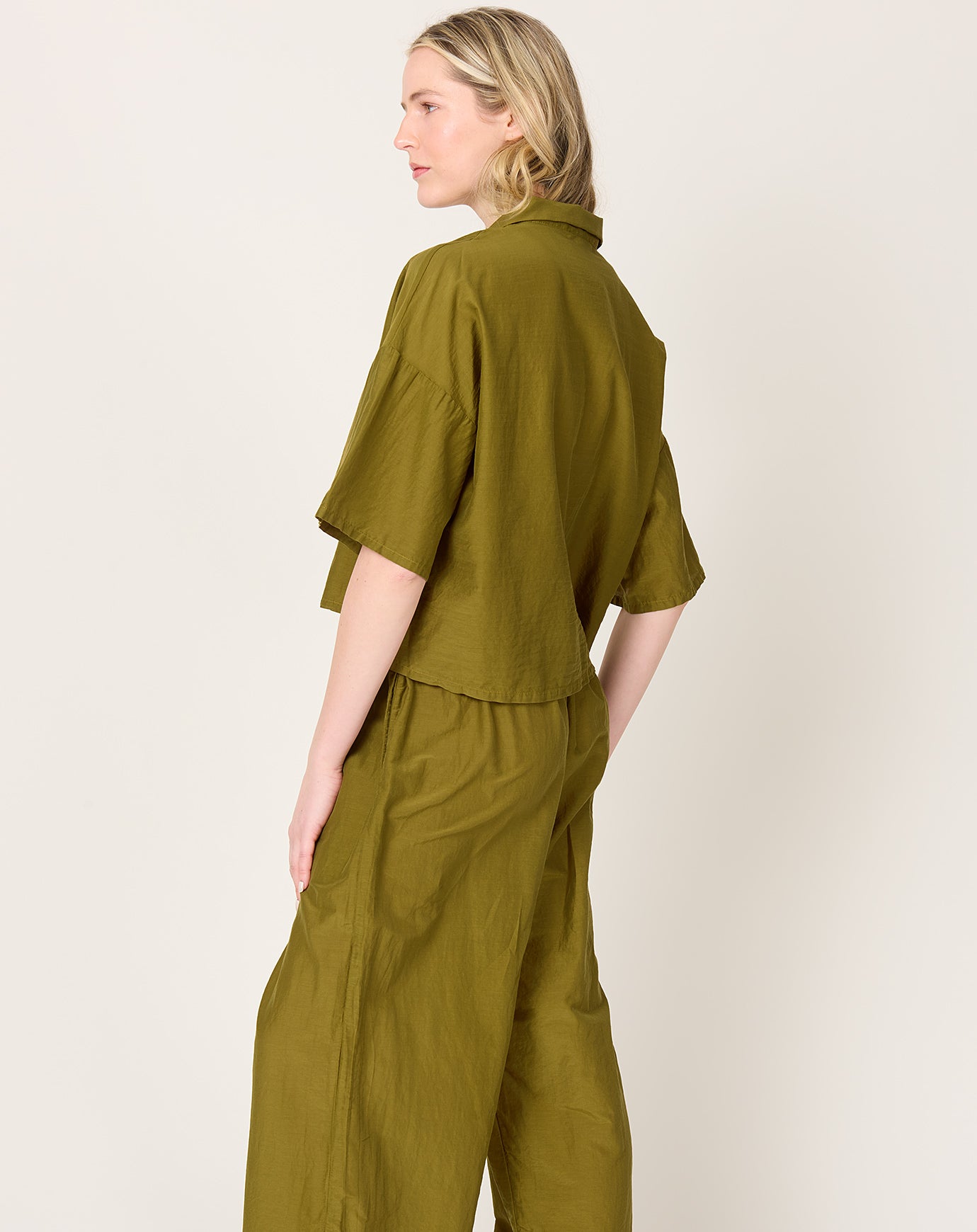 Black Crane Cropped Shirt in Dark Olive