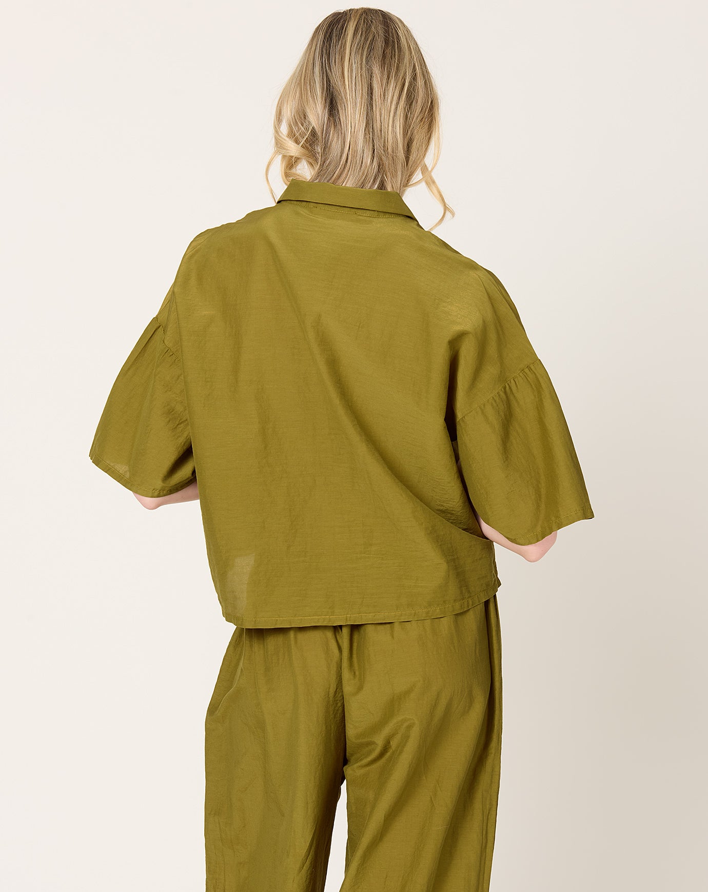 Black Crane Cropped Shirt in Dark Olive