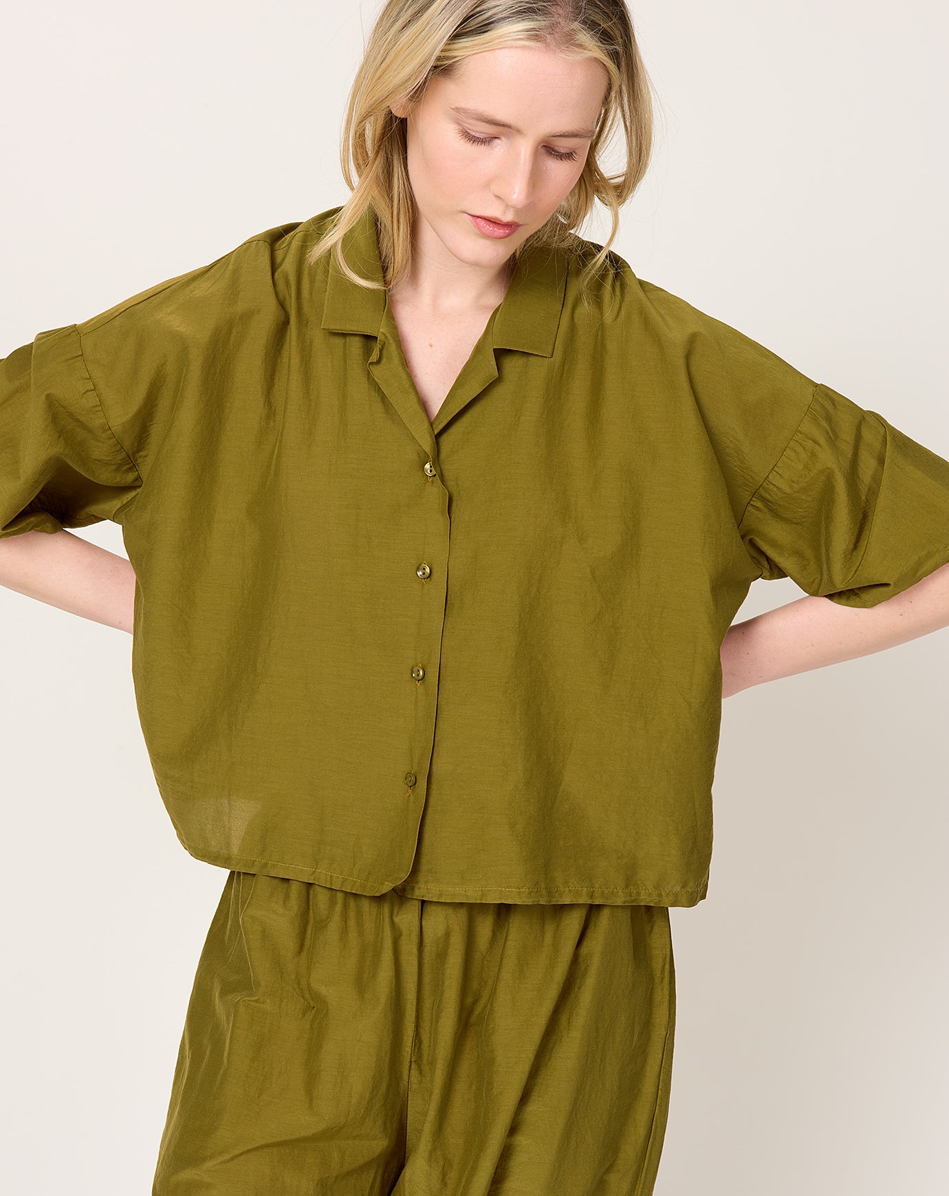 Black Crane Cropped Shirt in Dark Olive