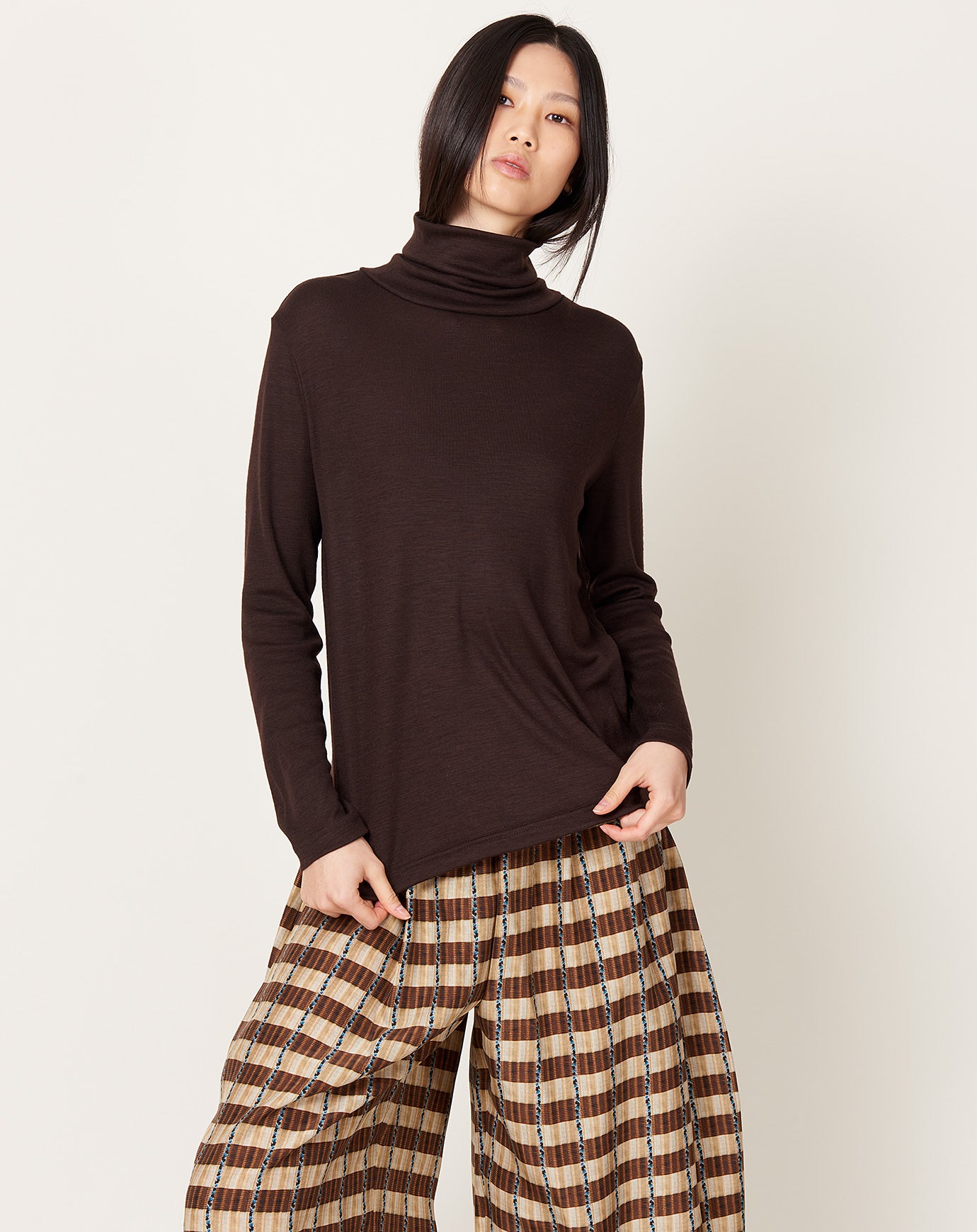 Black Crane Wool Turtleneck in Cacao