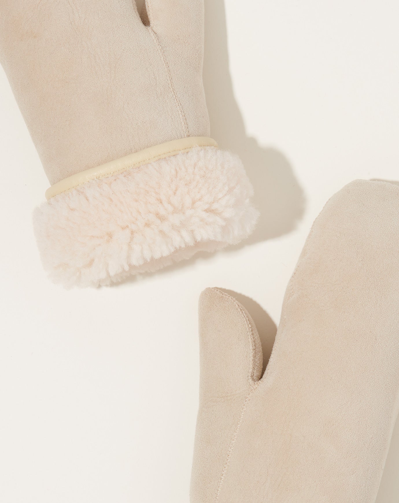 Cawley Sheepskin Suede Mittens in Chalk