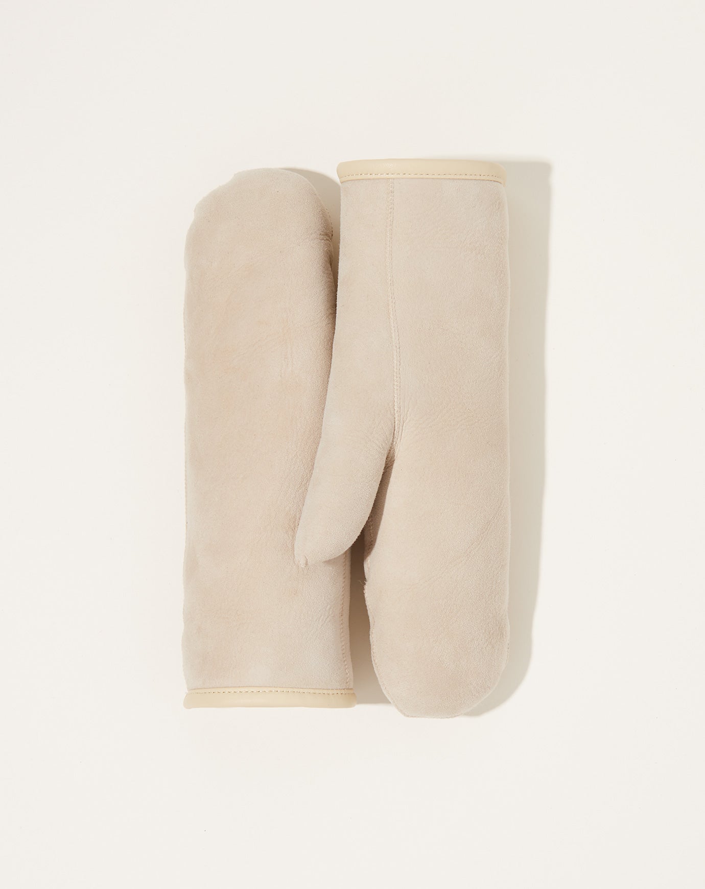 Cawley Sheepskin Suede Mittens in Chalk