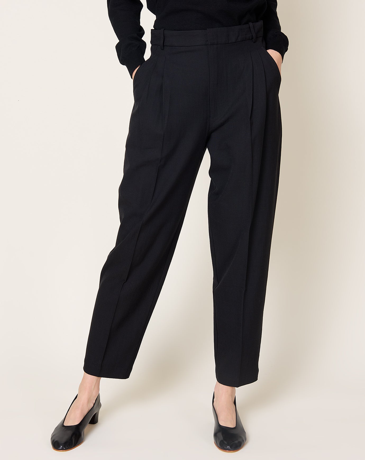 Cordera Carrot Pants in Black