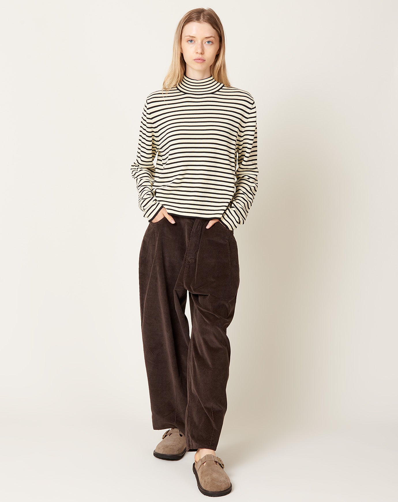 Cordera Corduroy Baggy Pants in Brown