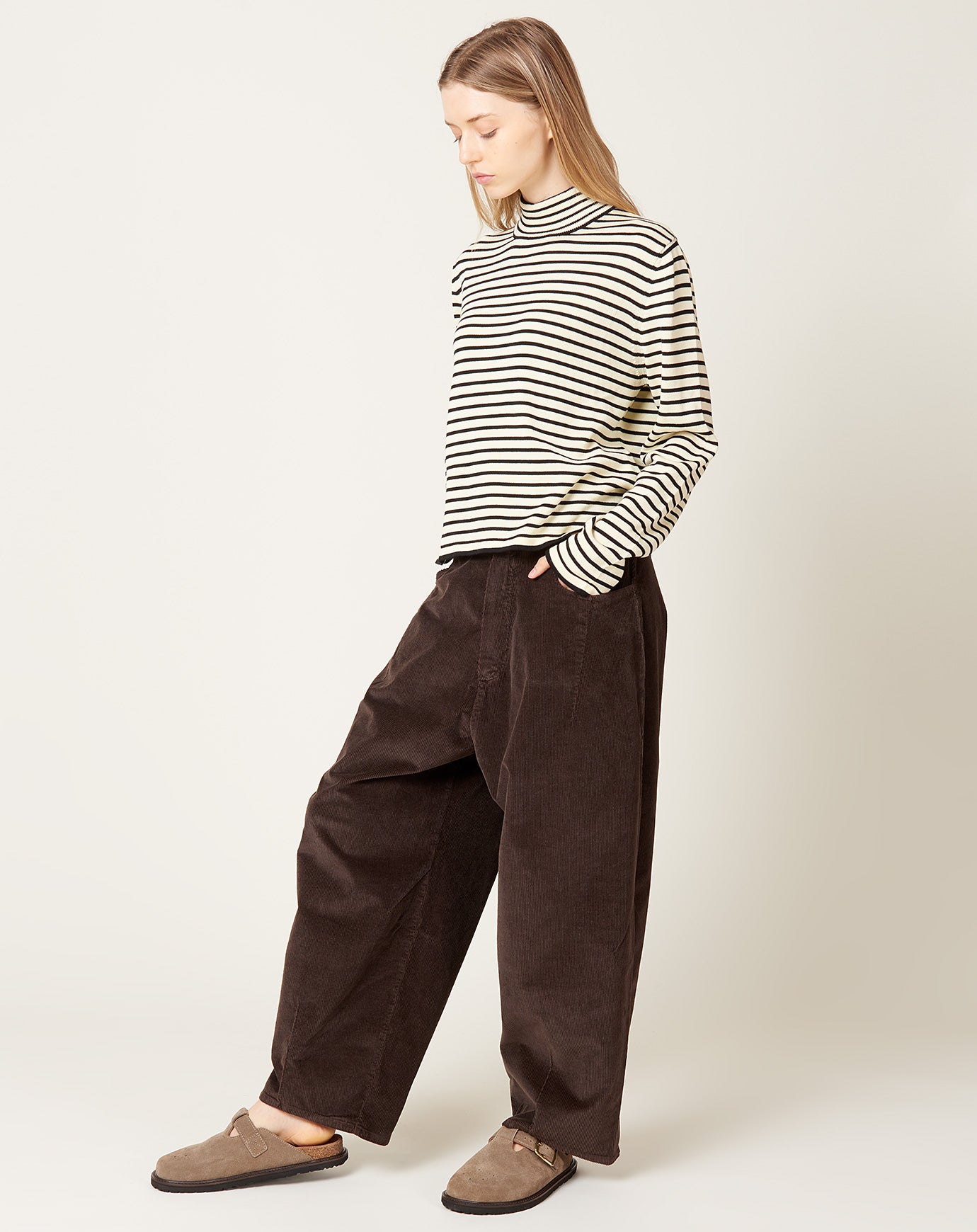 Cordera Corduroy Baggy Pants in Brown