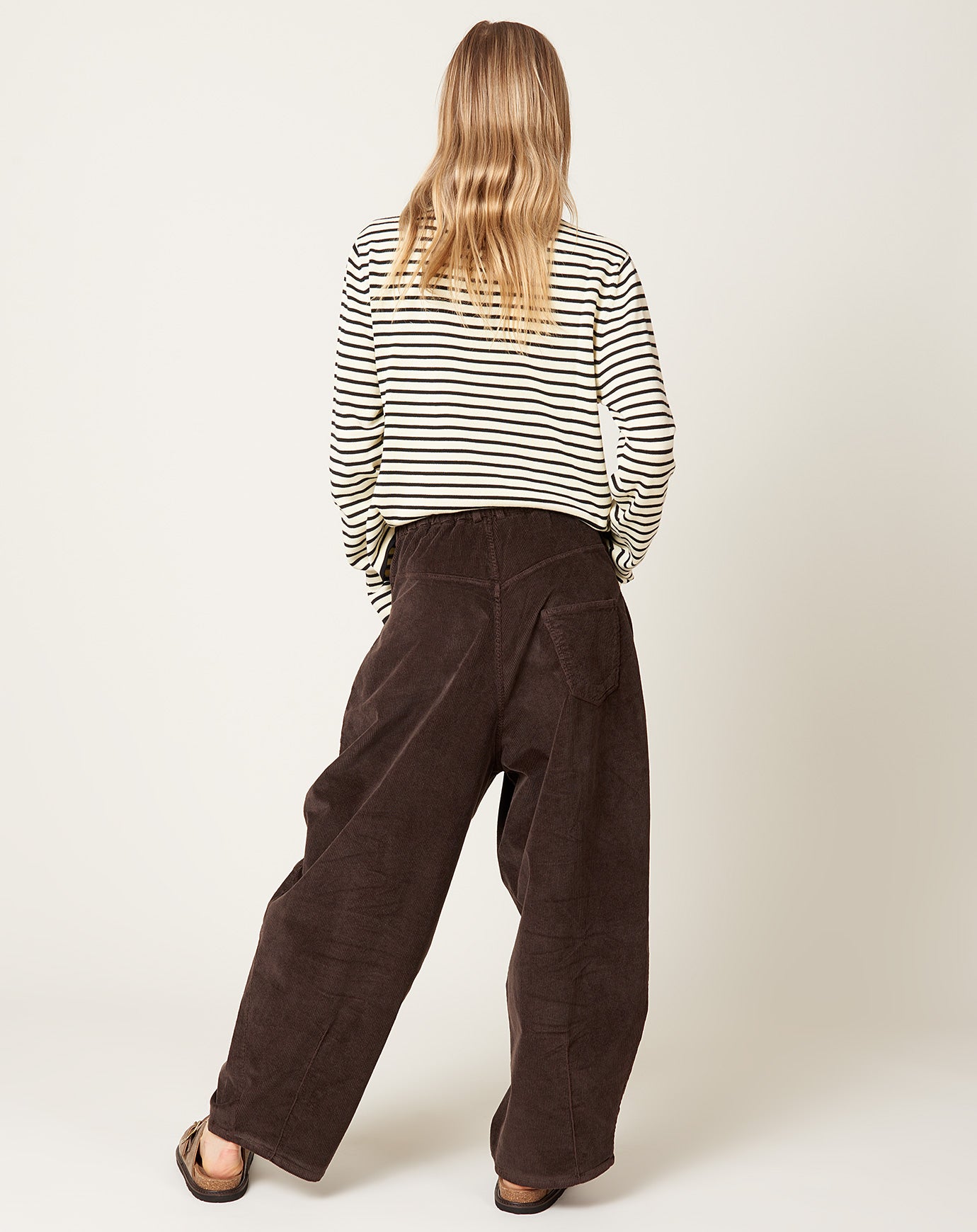 Cordera Corduroy Baggy Pants in Brown