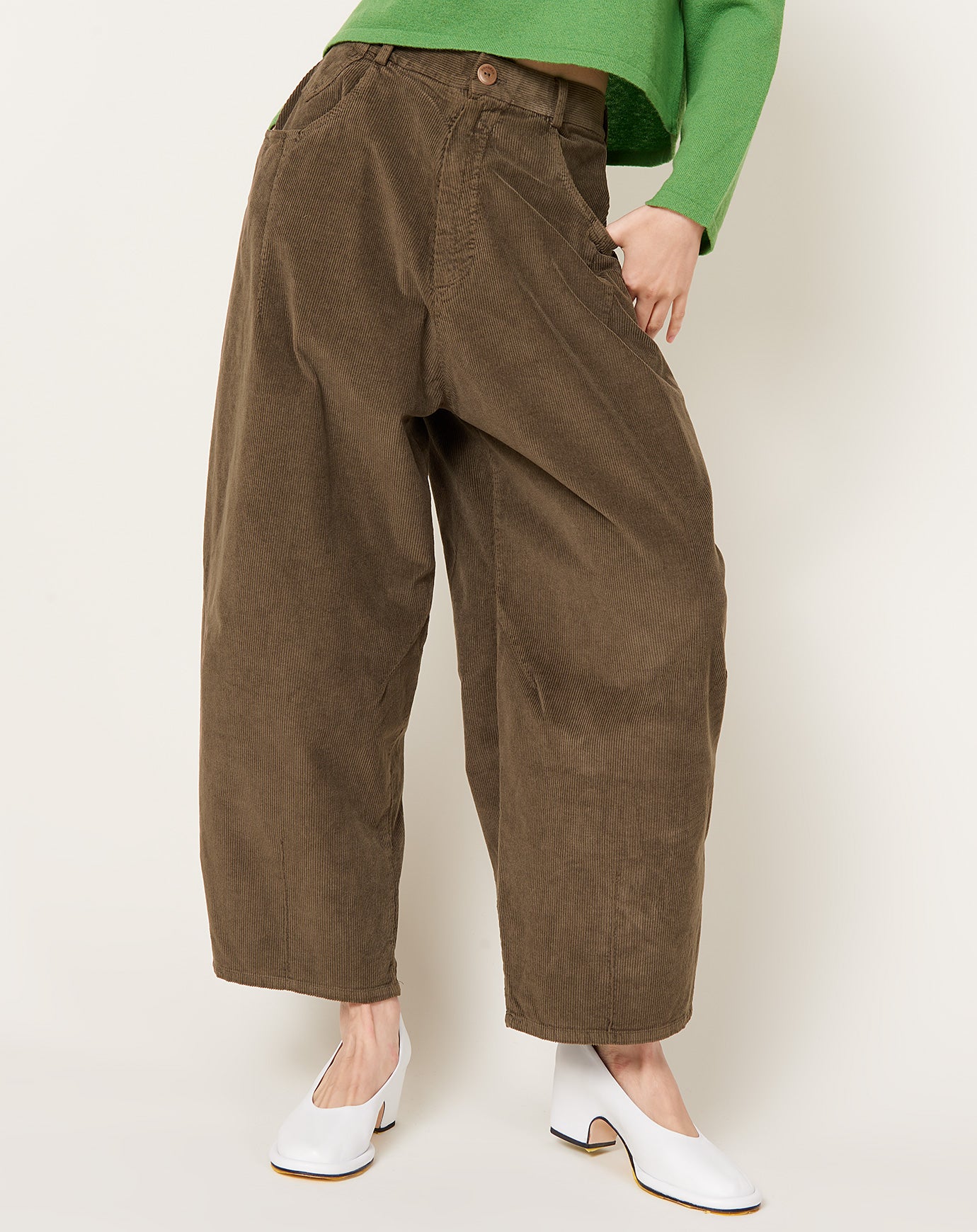 Cordera Corduroy Baggy Pants in Moss