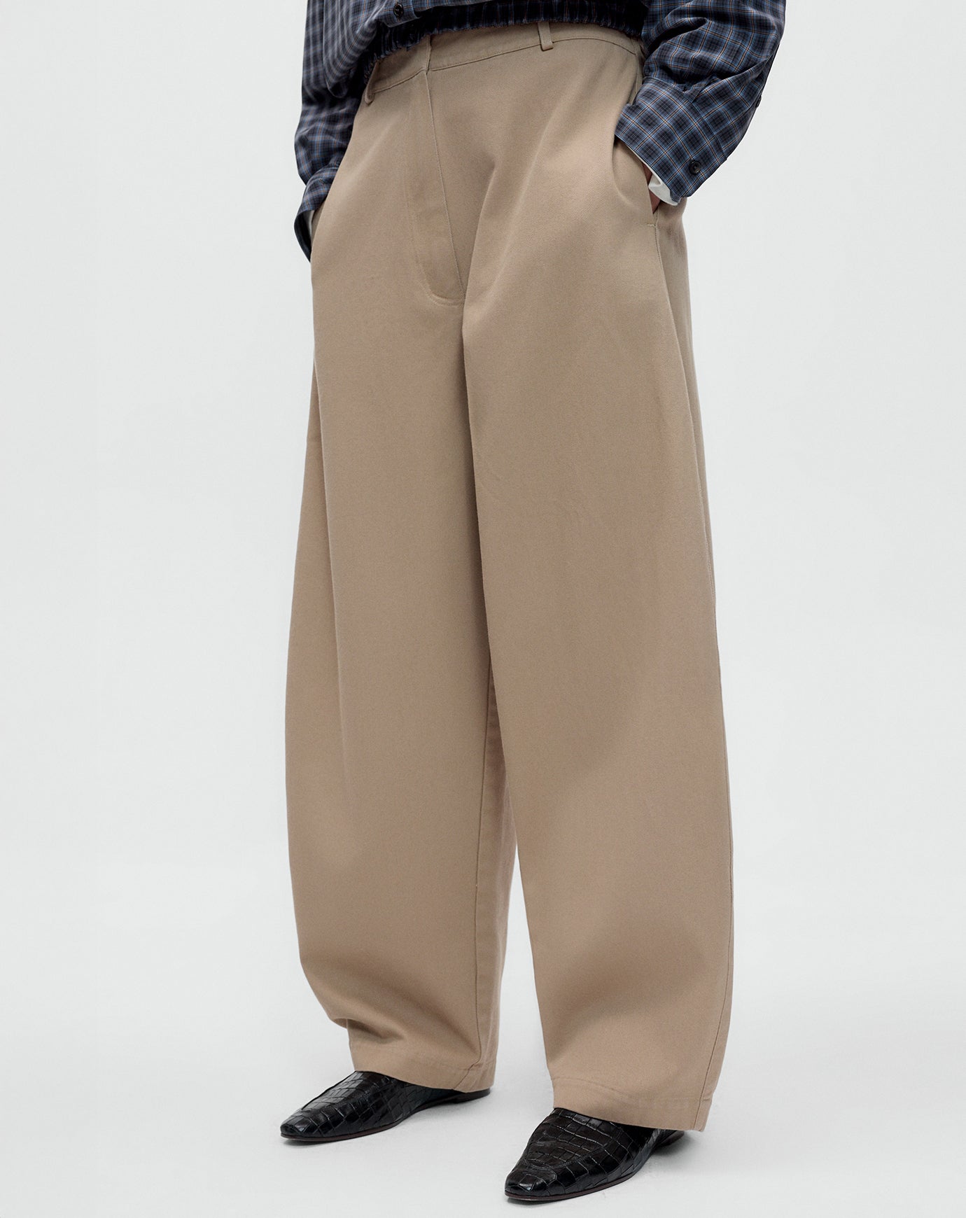 Cordera Cotton Curved Pants in Camel