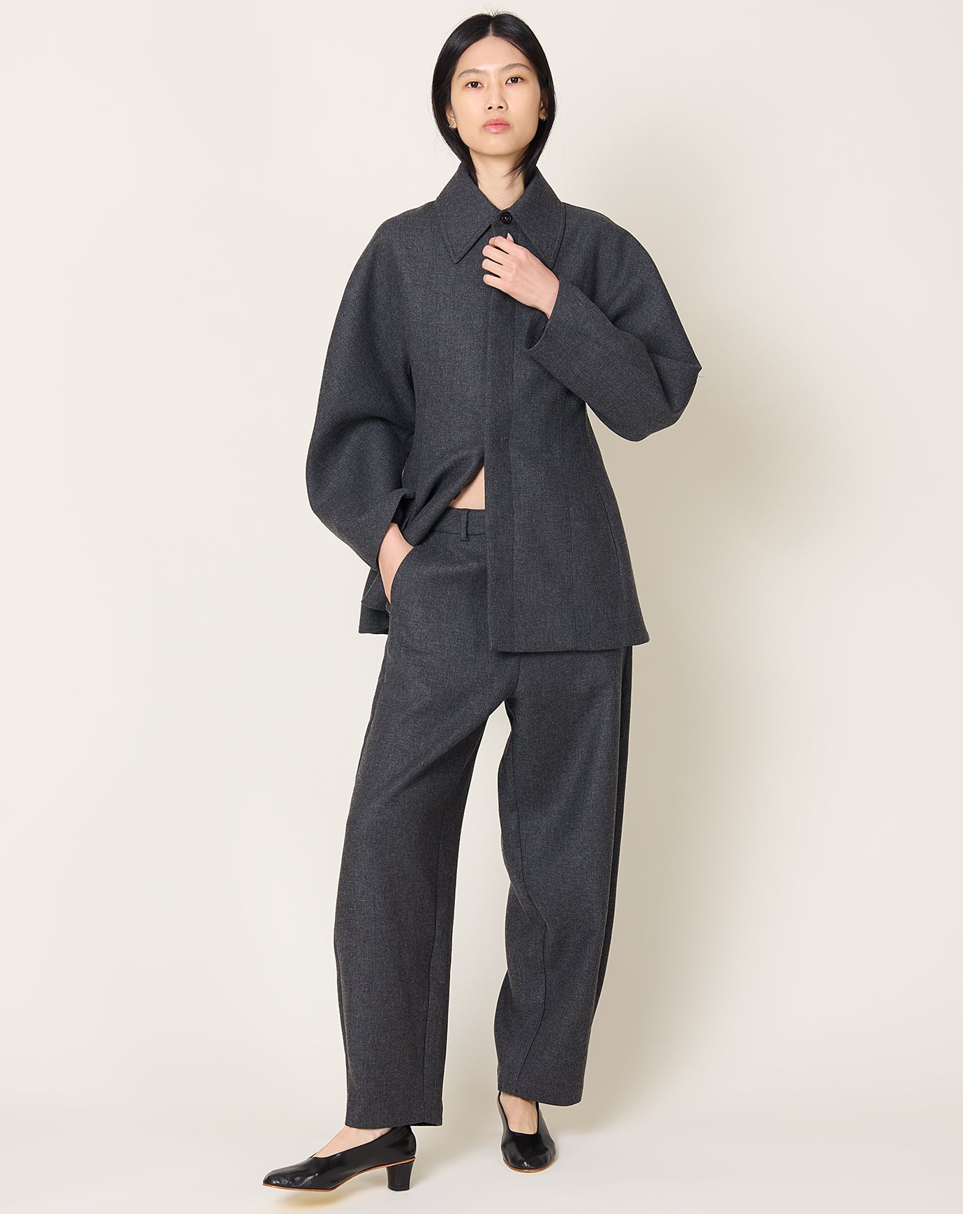 Cordera Wool Curved Pants in Anthracite