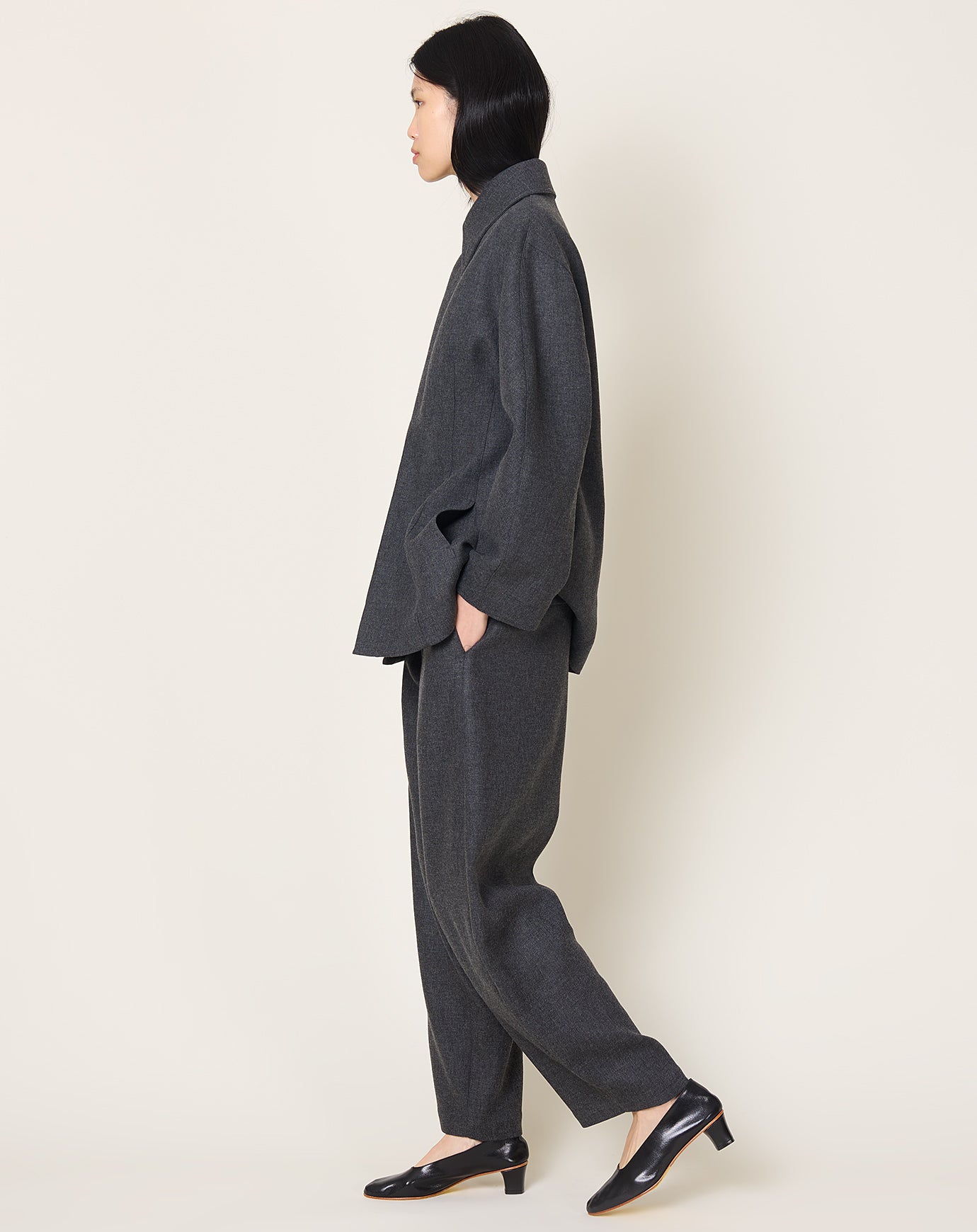 Cordera Wool Curved Pants in Anthracite