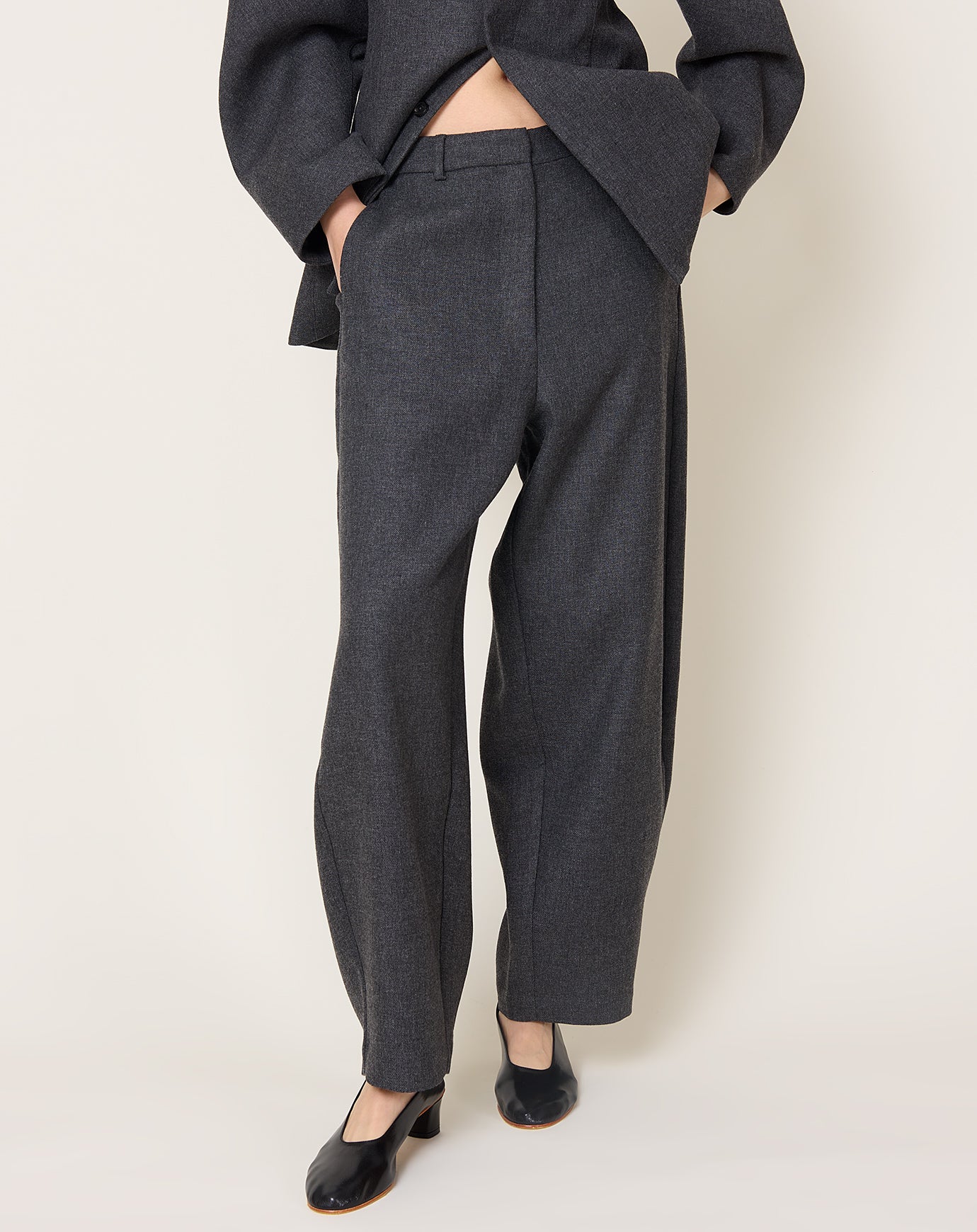 Cordera Wool Curved Pants in Anthracite