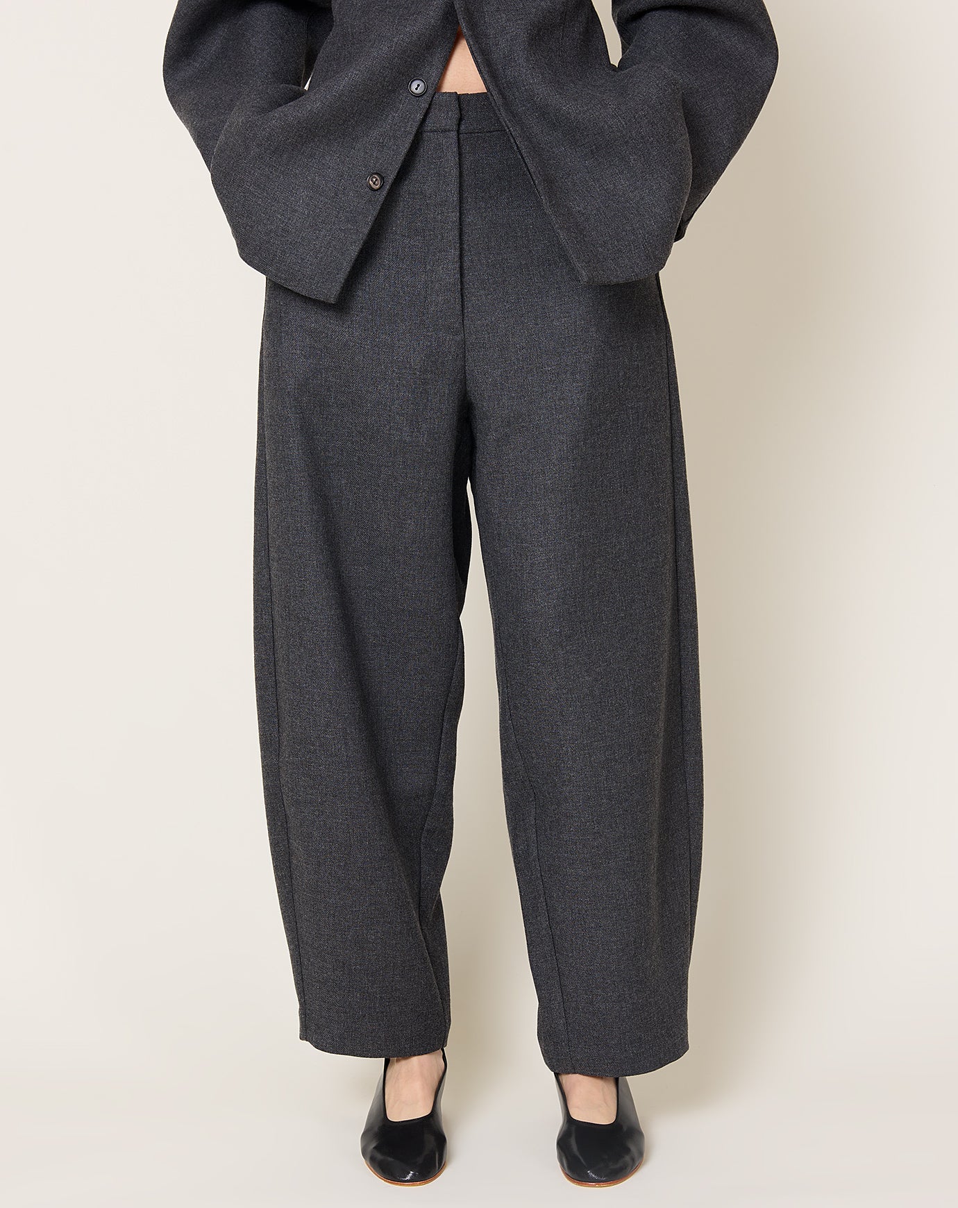 Cordera Wool Curved Pants in Anthracite