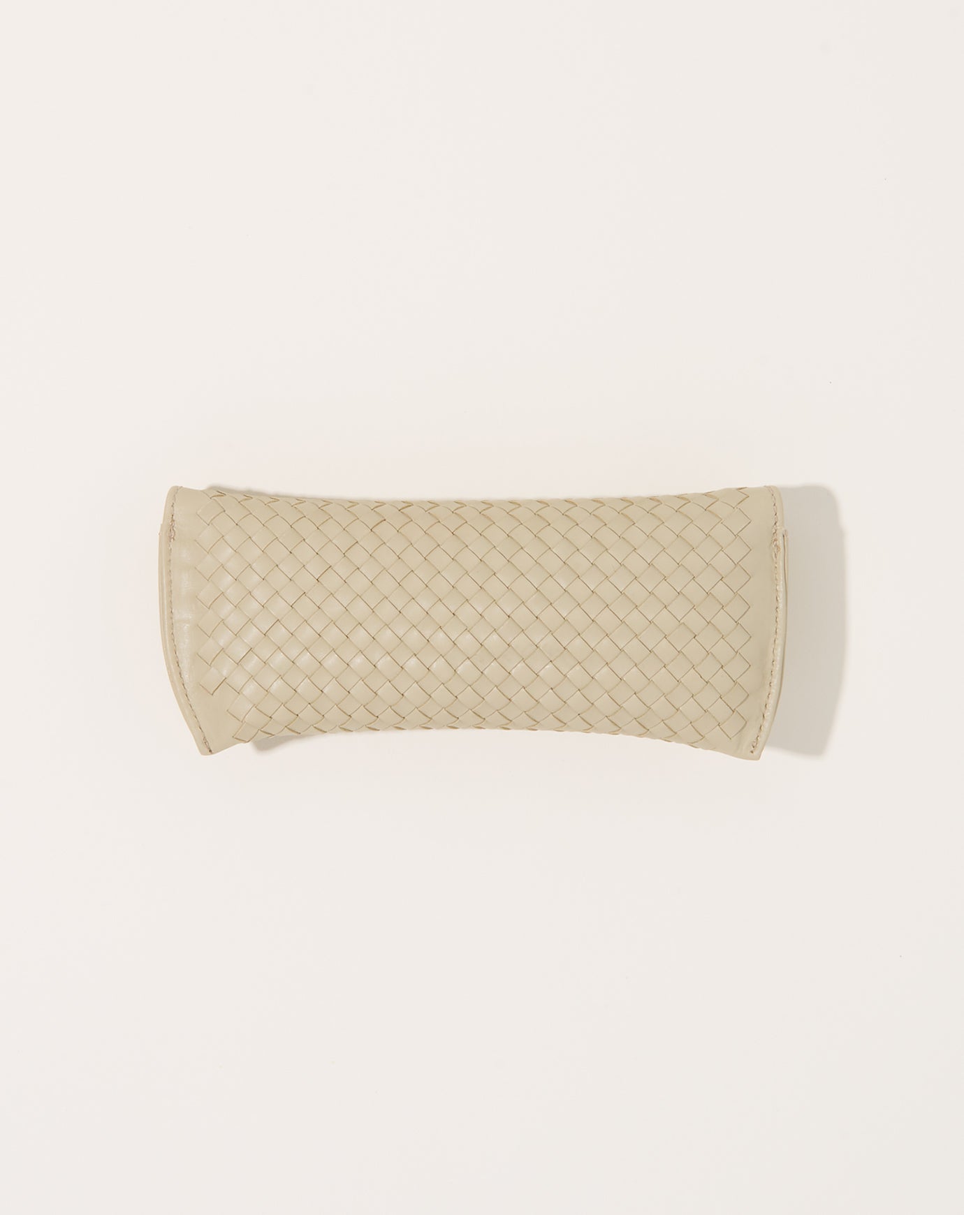 Dragon Diffusion Eyeglass Holder in Pearl