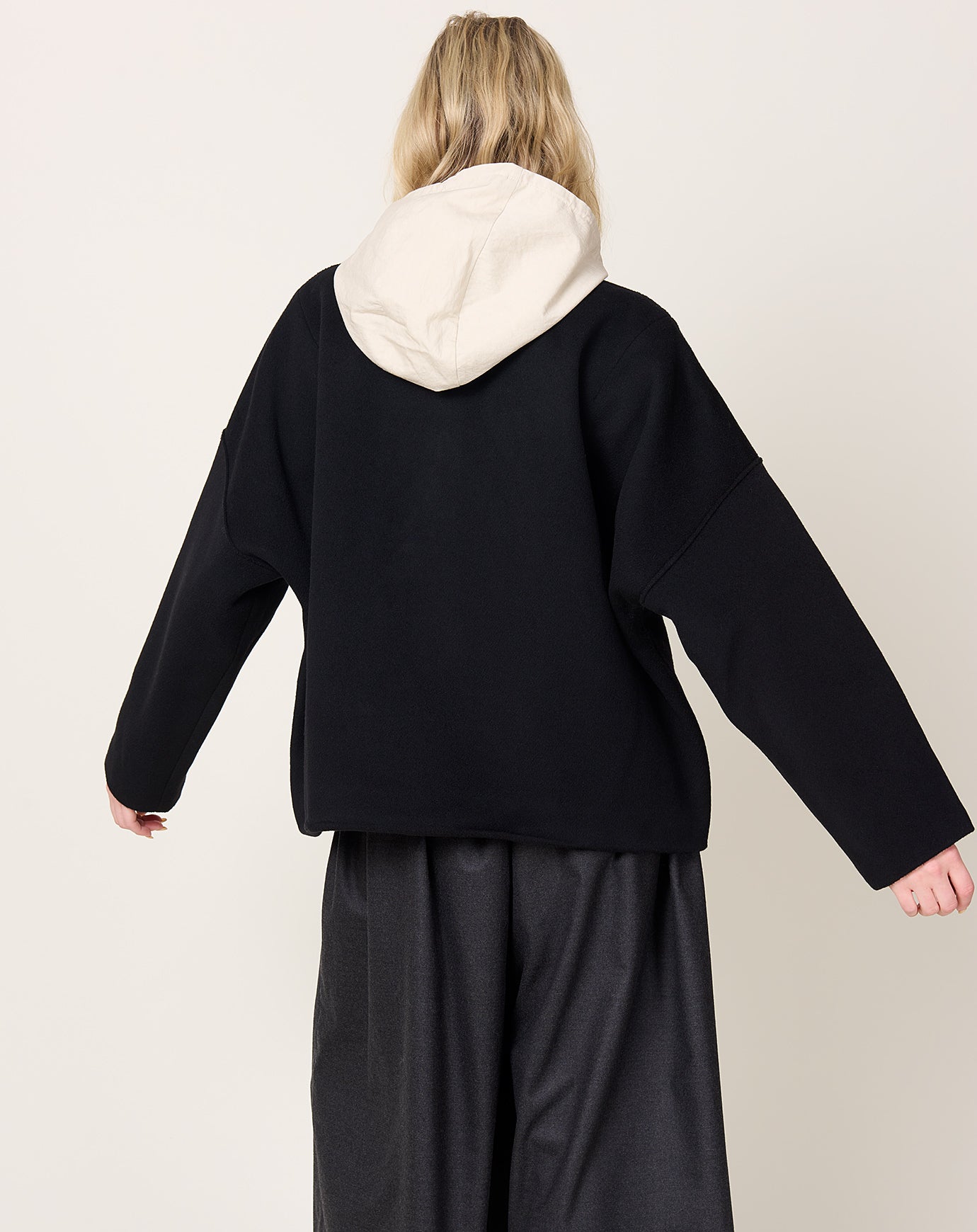 Eleph Fien Coat in Black
