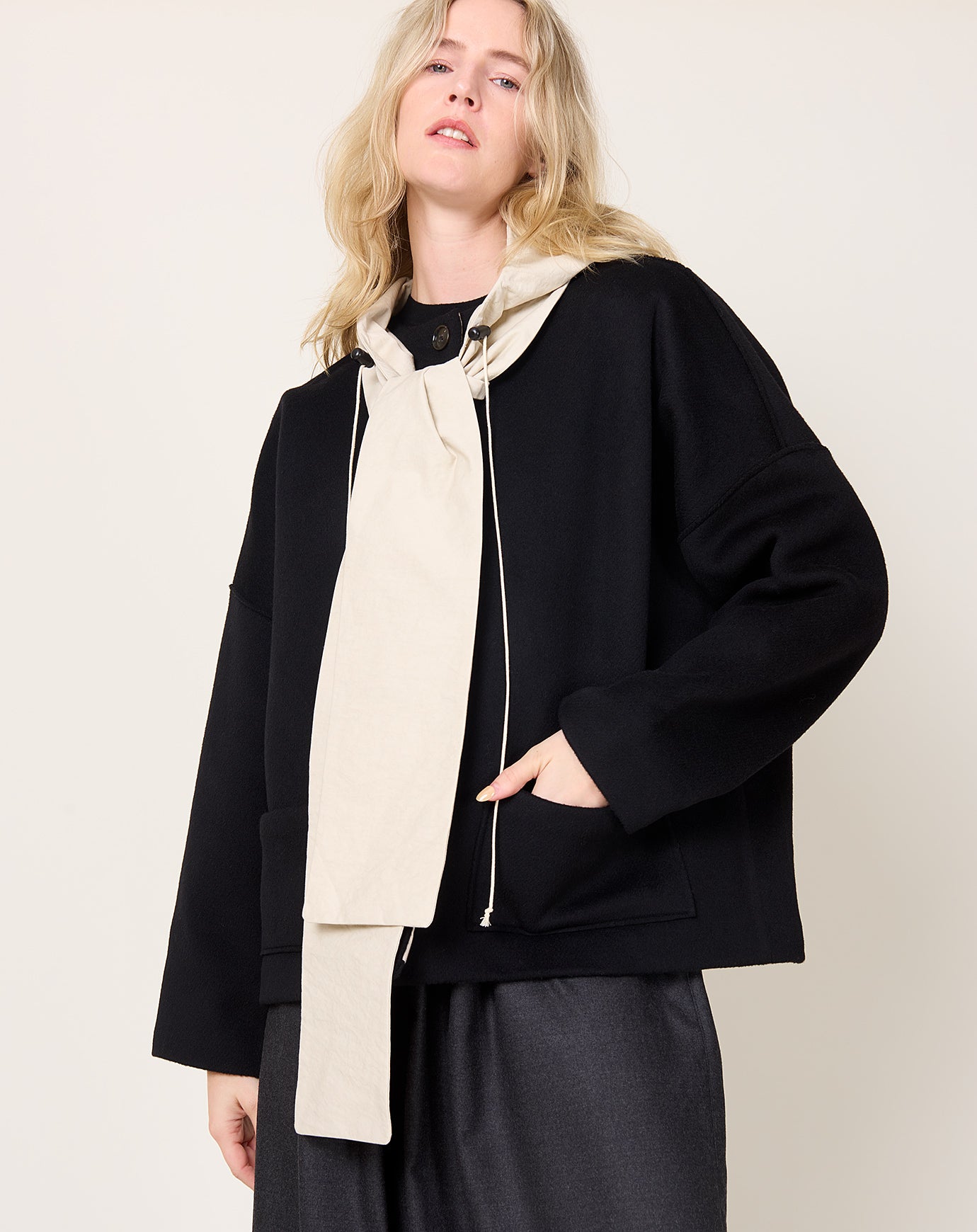 Eleph Fien Coat in Black