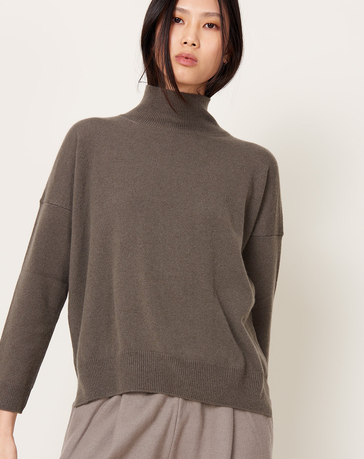 evam eva Cashmere Turtleneck in Khaki