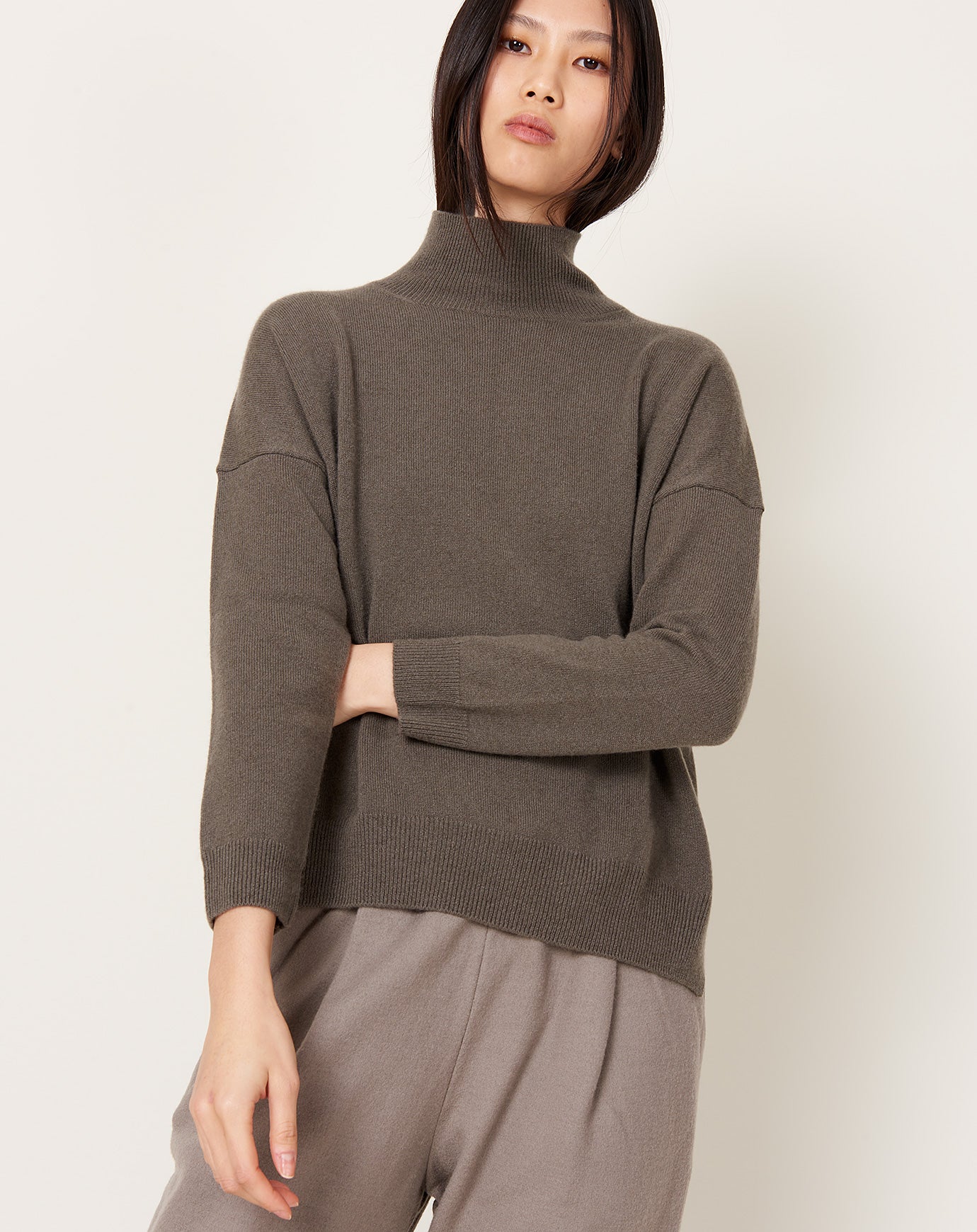 evam eva Cashmere Turtleneck in Khaki