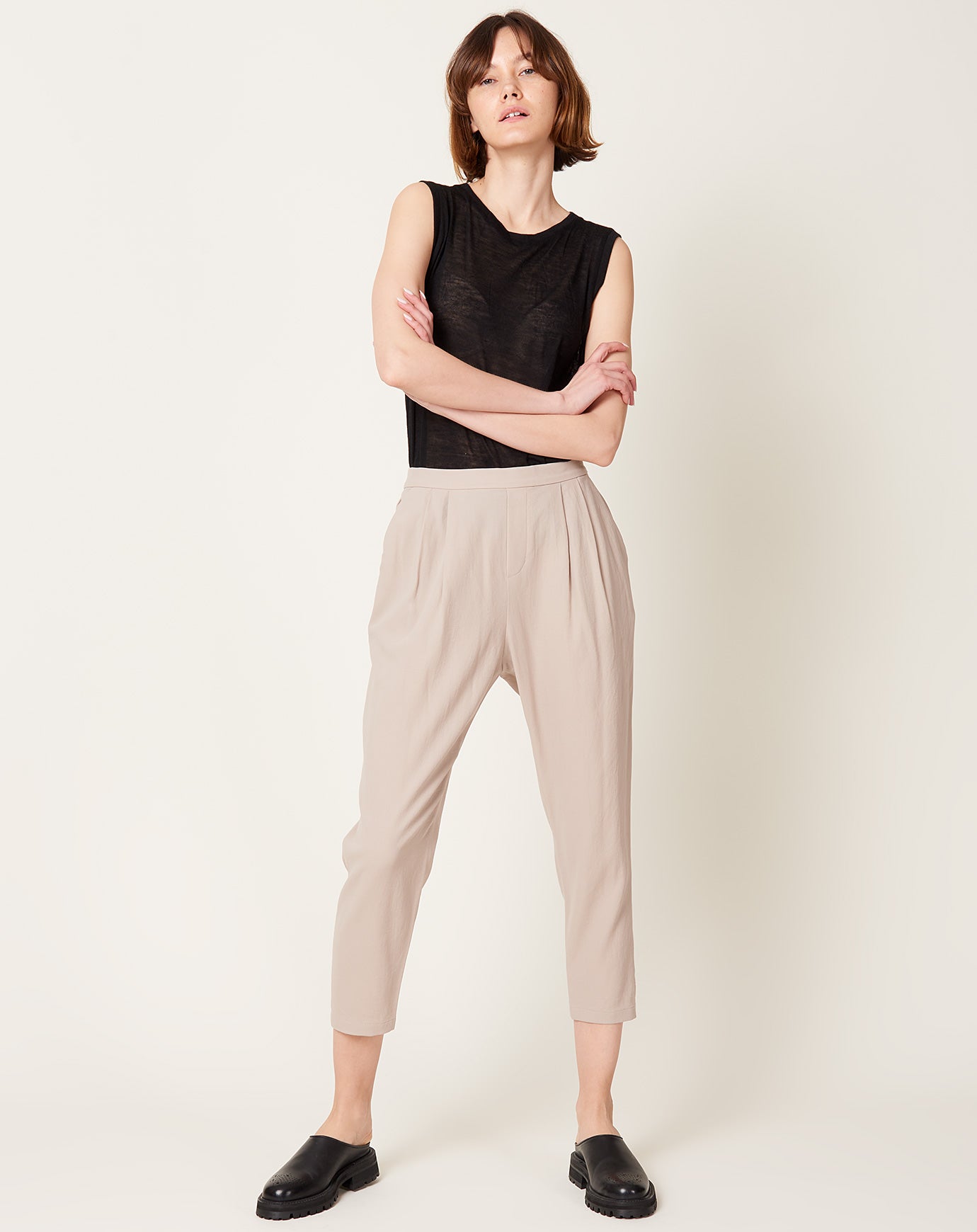 evam eva Cotton Narrow Tuck Pants in Grege