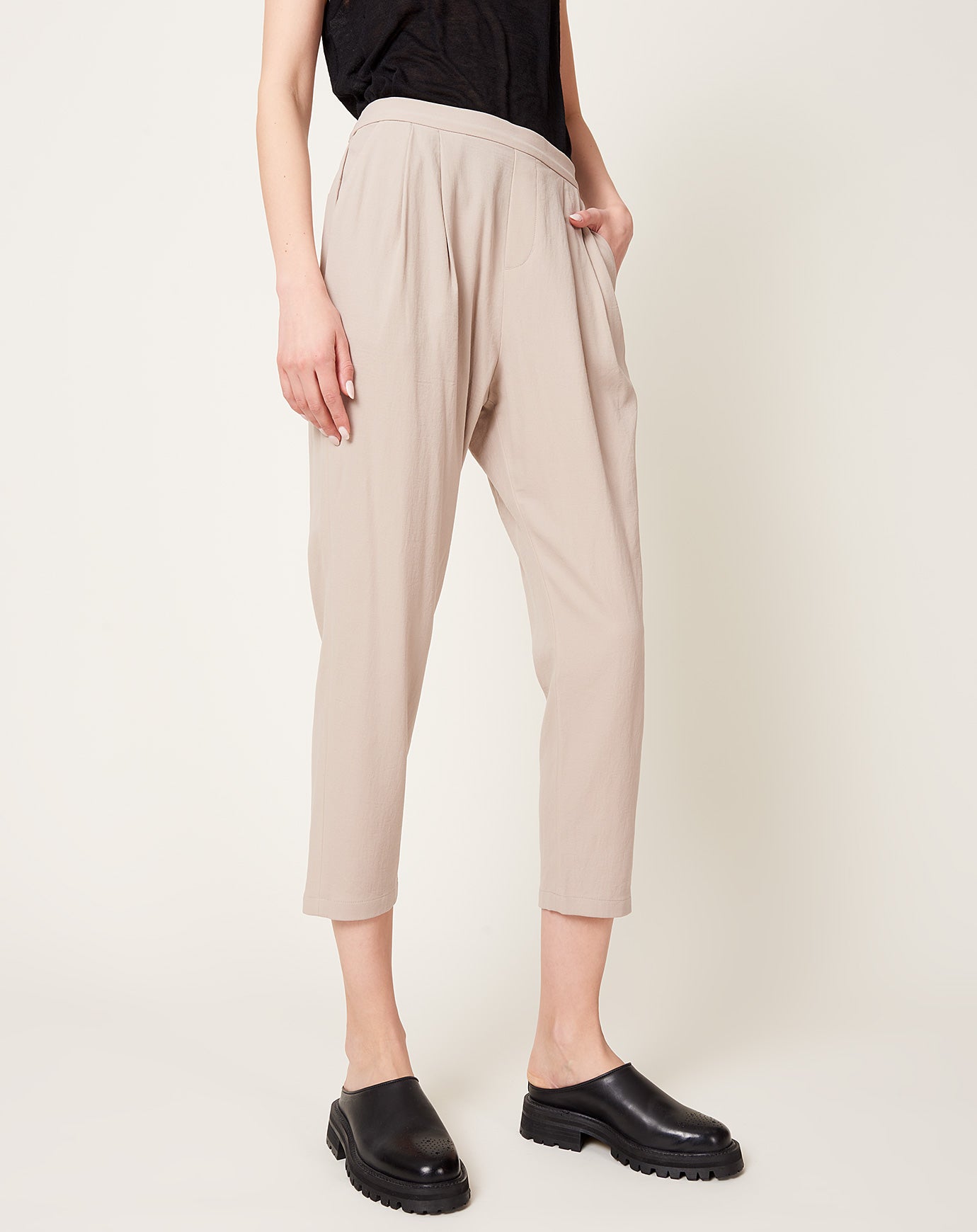 evam eva Cotton Narrow Tuck Pants in Grege