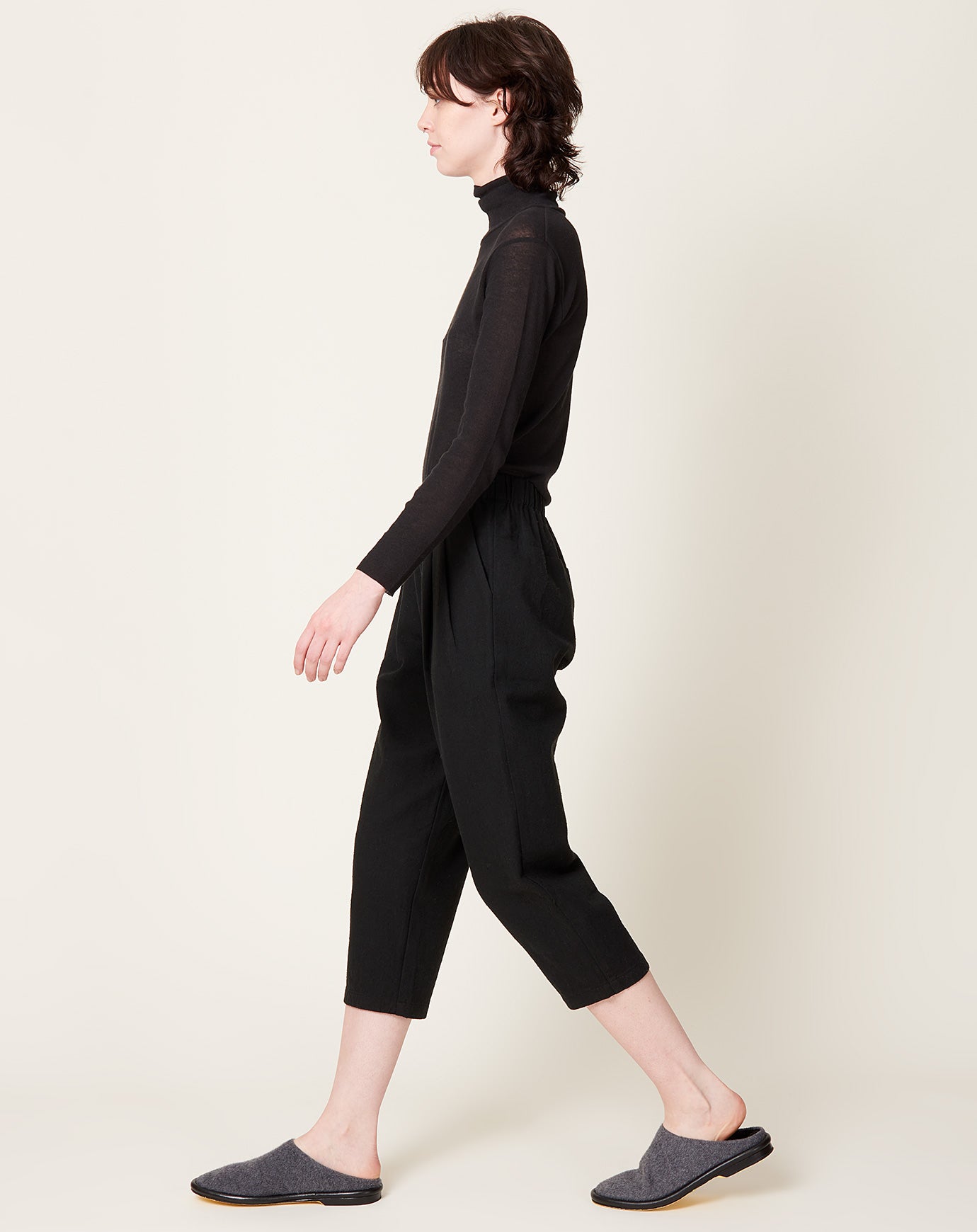 evam eva Cropped Pants in Sumi