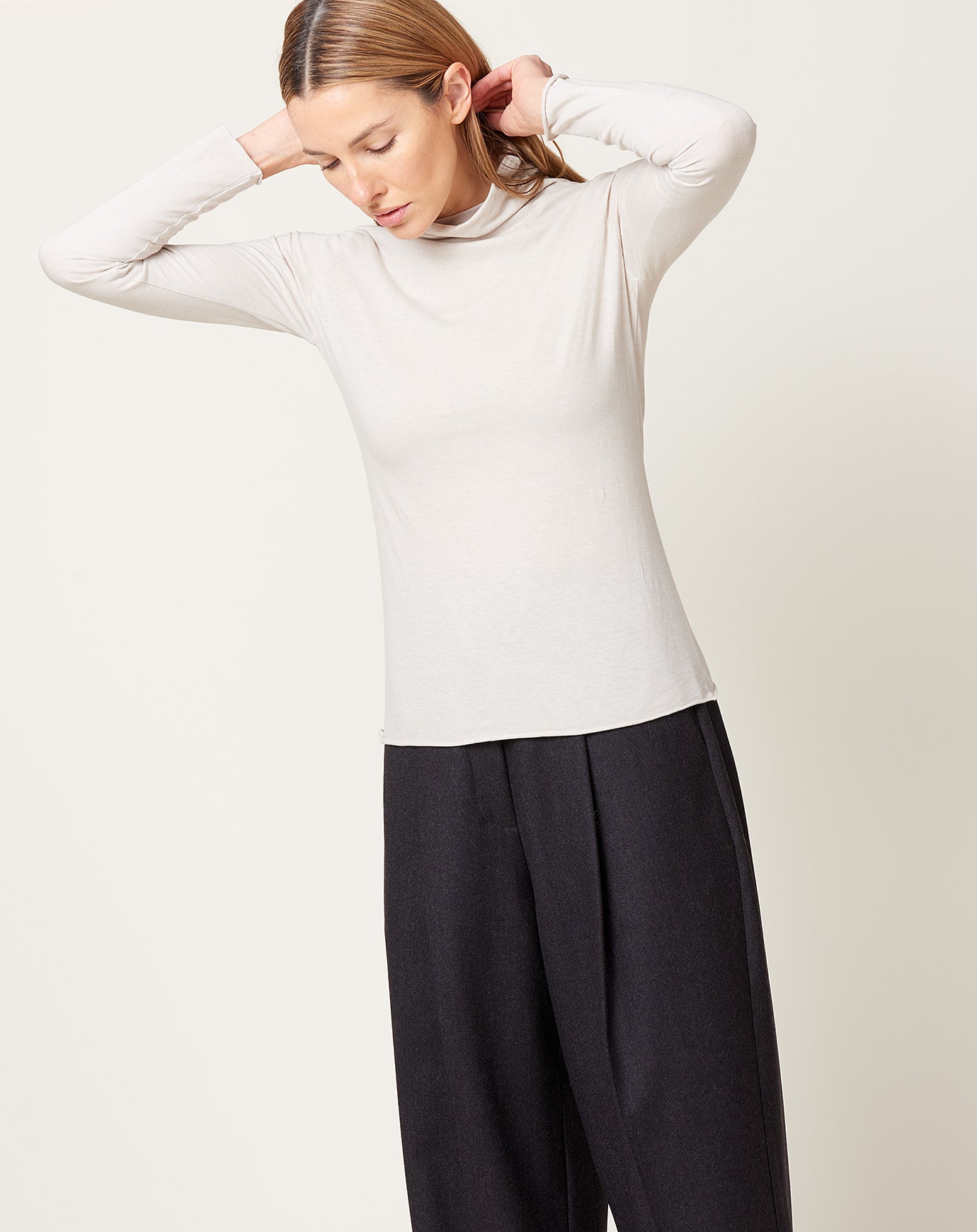 evam eva cut&sew Turtleneck in Grege