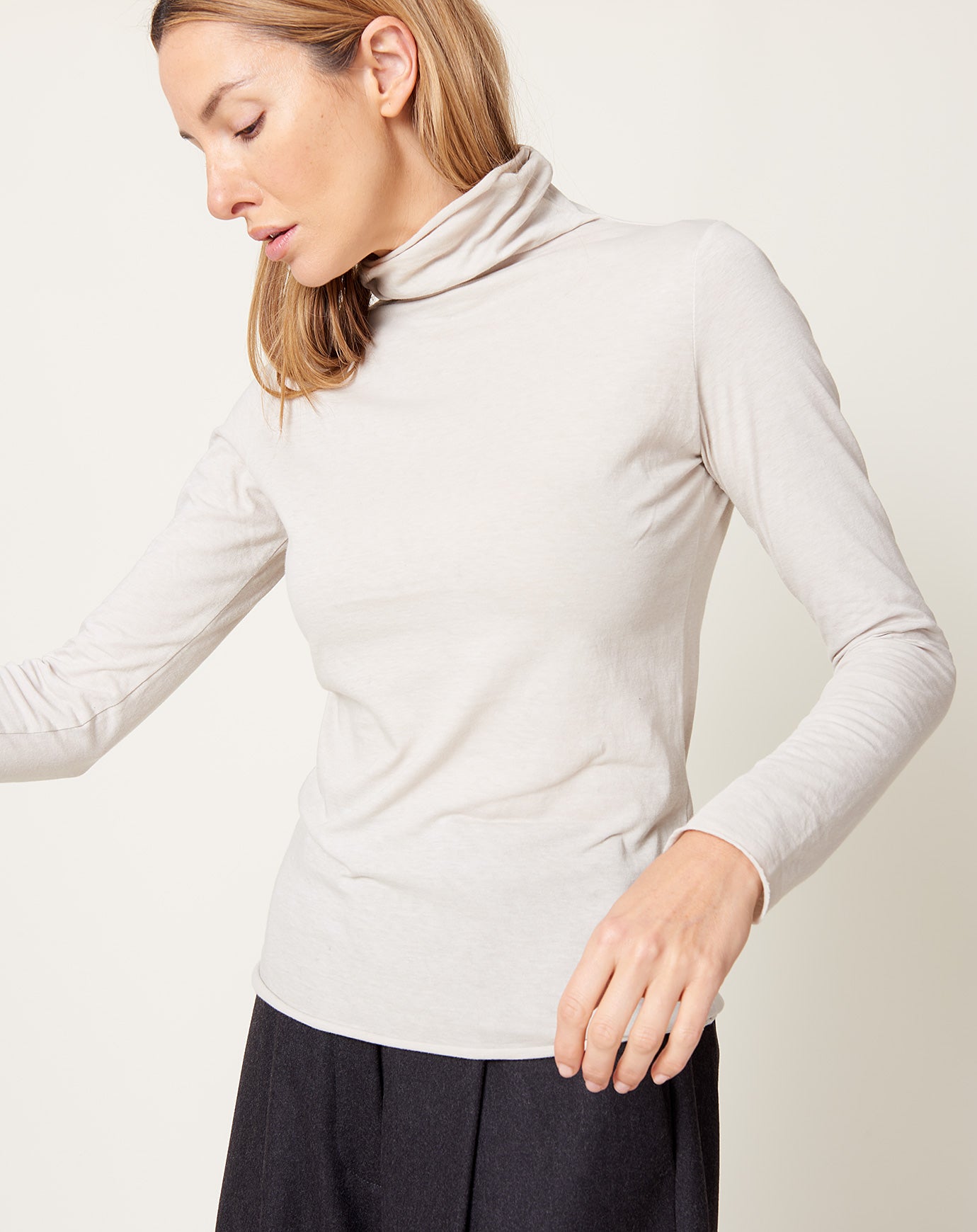 evam eva cut&sew Turtleneck in Grege
