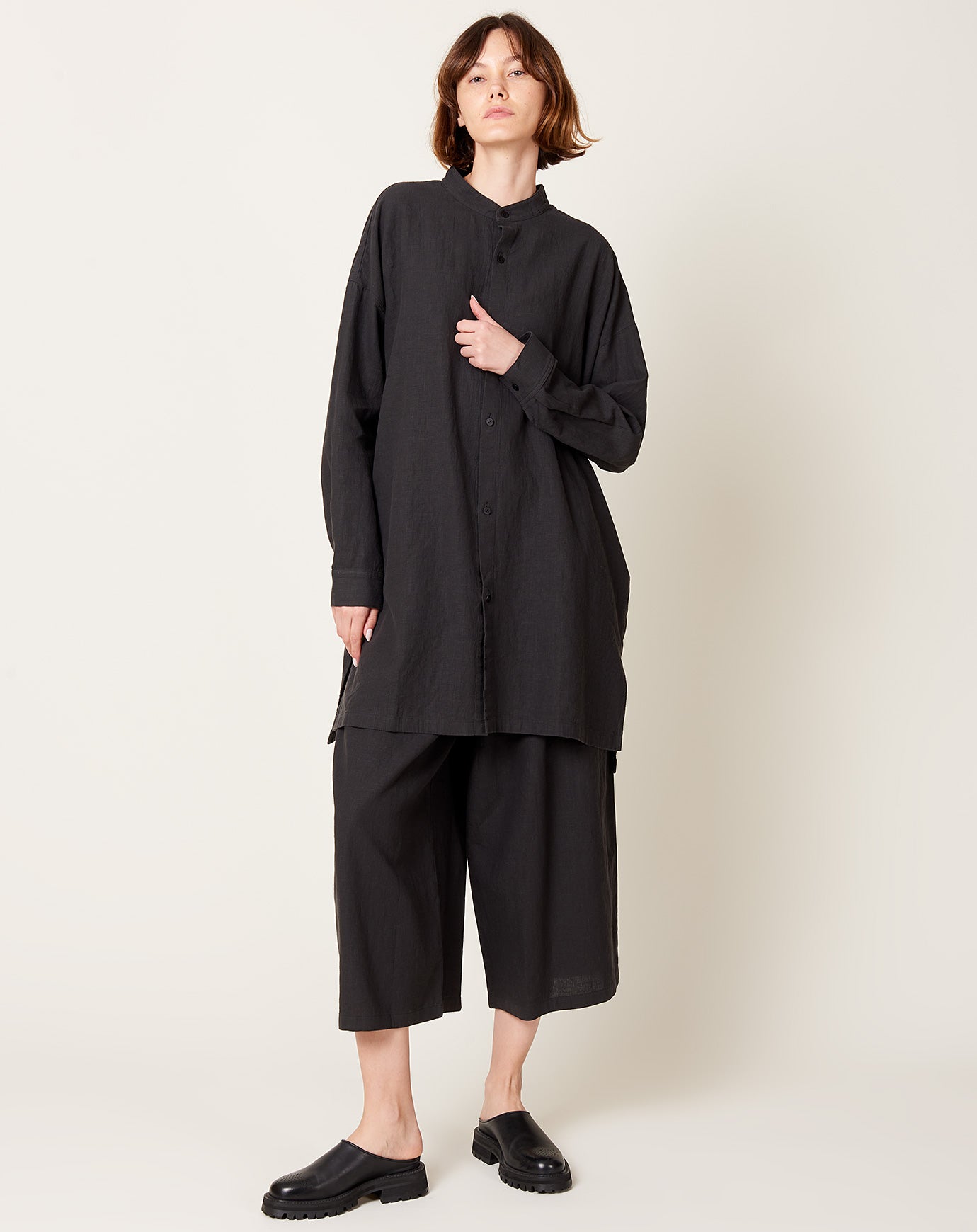 evam eva Water Linen Tunic in Sumi